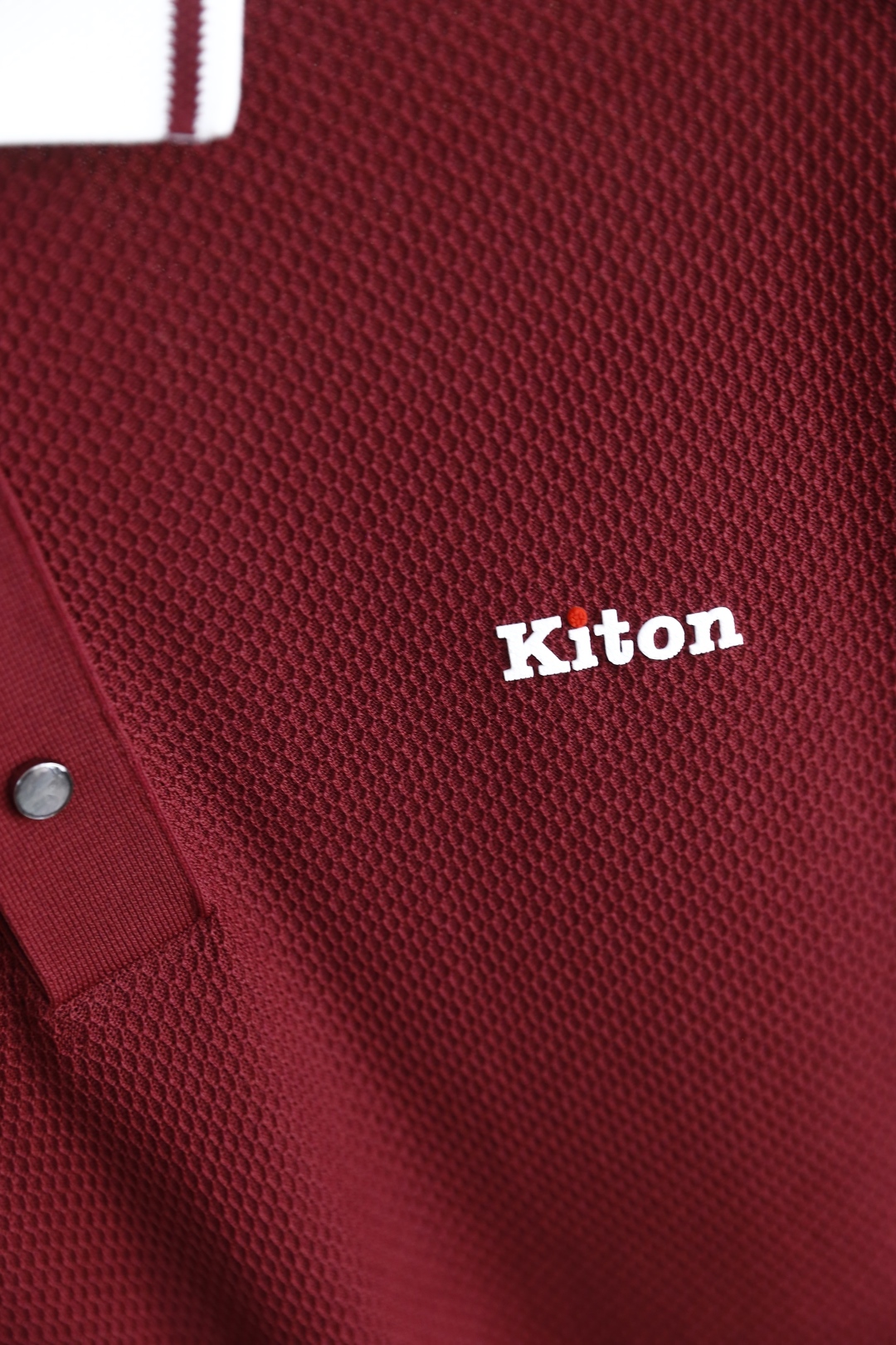 🔥kiton.
25夏季新品🆕专柜官网同步发售！时尚男士翻领针织衫！奢华经典品牌原版字母LOGO设计👍辅