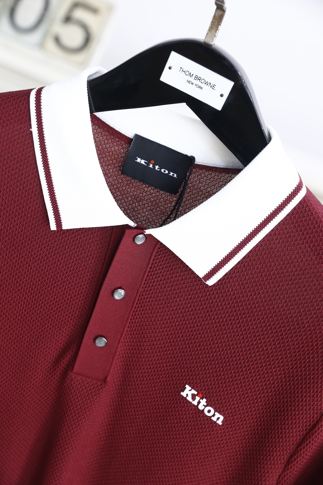 🔥kiton.
25夏季新品🆕专柜官网同步发售！时尚男士翻领针织衫！奢华经典品牌原版字母LOGO设计👍辅