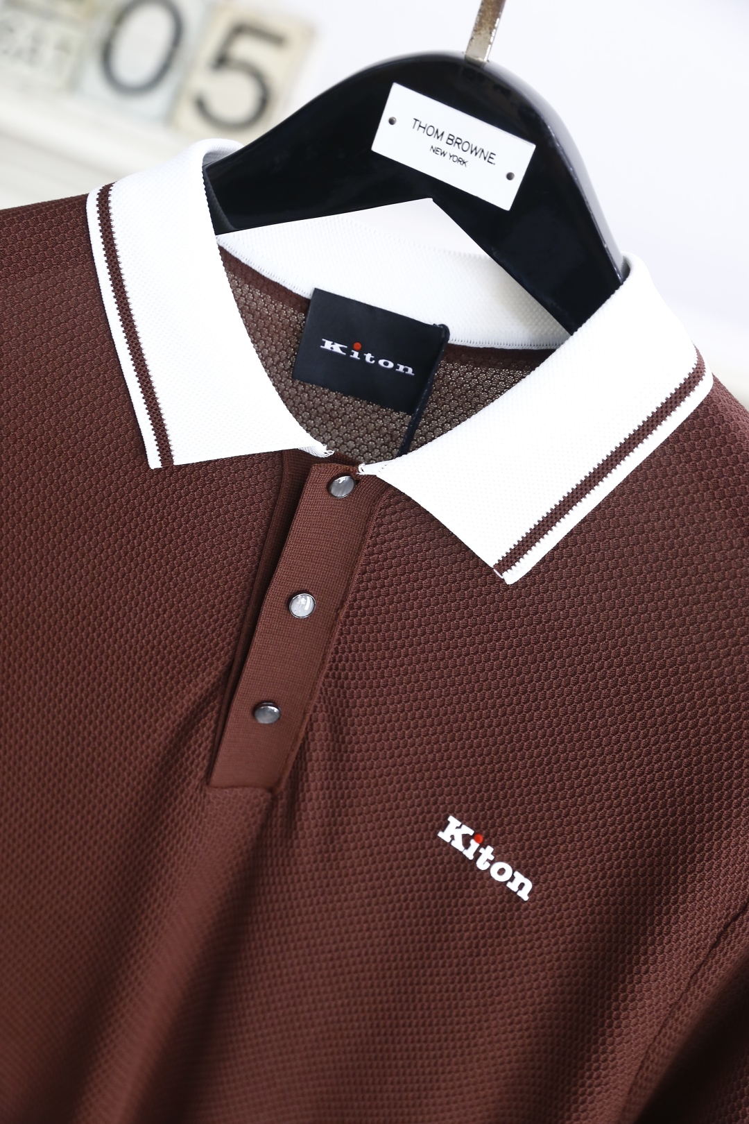 🔥kiton.
25夏季新品🆕专柜官网同步发售！时尚男士翻领针织衫！奢华经典品牌原版字母LOGO设计👍辅