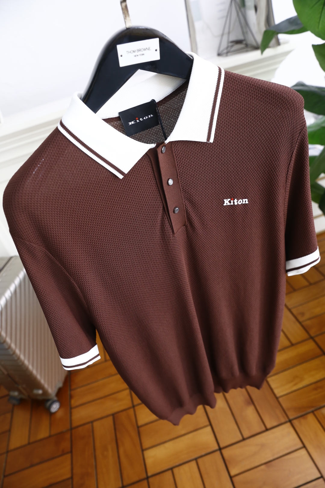 🔥kiton.
25夏季新品🆕专柜官网同步发售！时尚男士翻领针织衫！奢华经典品牌原版字母LOGO设计👍辅