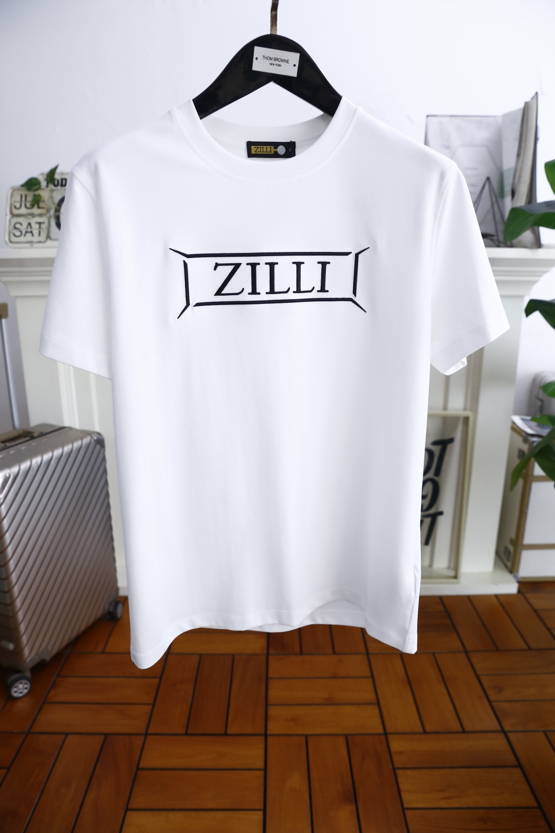 NO:458038,ZILLI. 2025 summer new style original single men's casual base short-sleeved T-shirt!  Luxurious classic brand original letter LOGO design!  High-end customization, high-version, fashionable and versatile!  It is made of comfortable mercerized cotton fabric and feels super soft and delicate, comfortable to wear, high-end quality, fine OEM, very good at making the upper body, men's must-have items, complete three standards!  Size 48-56, shipped the next day!  ,T-shirt,tees,t-shirt,alexander wang19860909ZILLI. 2025夏季新款原单男士休闲打底短袖T恤！奢华经典品牌原版字母LOGO设计！高端定制 高版本 时尚百搭爆款！采用舒适丝光棉面料手感超柔软细腻 穿着亲肤舒适 高端精品 代工厂精细做上身非常赞 男士必备单品 三标齐全！尺码48-56,隔天出货！,,T-shirt,tees，t-shirt,alexander wang,Men's clothing