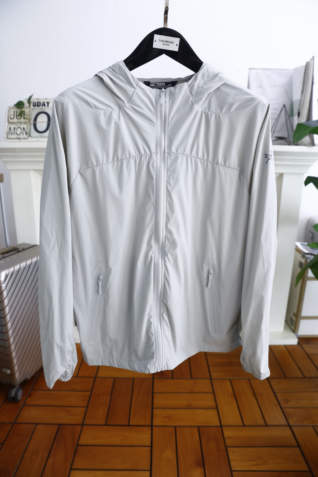 NO:506671,Archaeopte*yx. New summer fashion hooded sunscreen luxury classic brand logo design high-end customization, anyone can drive easily, imported high-end top comfortable breathable quick-drying fabric, soft hand comfortable and stylish luxury fashion craft style, foreign trade company orders, domestic first-line OEM factories, customized high-density fabrics, luxury classic designs, fashion essentials!  Highly recommended to purchase!  Complete three standards!  Counter size: M-3XL, shipped the next day!  ,arc'teryx,hats,alexander wang19860909始祖鸟/archaeopte*yx. 夏季新品时尚连帽防晒衣奢华经典品牌logo设计高级定制 任何人都可以轻松驾驶 进口高档顶级舒适透气速干面料 手软舒适有型奢华时尚工艺款式,外贸公司订单,国内一线代工厂出品,订制高密度面料,奢华经典设计,时尚必备单品！强烈推荐购入！三标齐全！专柜尺码:M-3XL,隔天出货！,arc'teryx,hats,alexander wang,Men's clothing