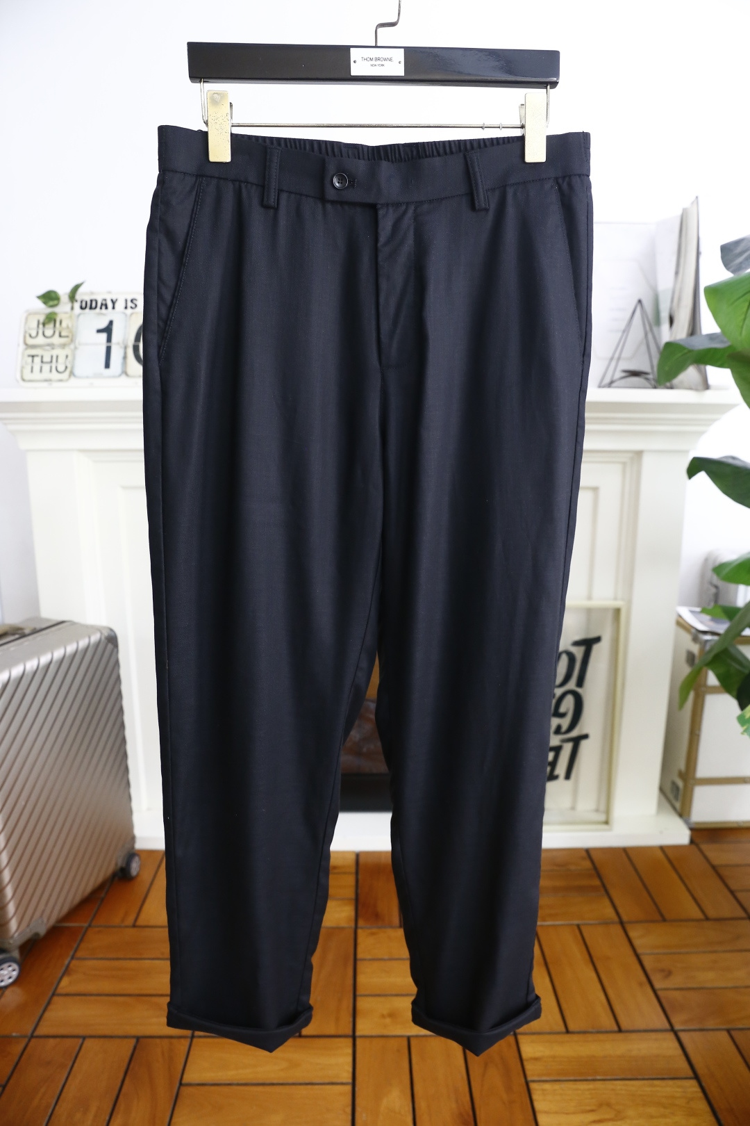 NO:506696,Jeni*/Ze*na. 25 new summer fashion men's thin casual pants!  It uses imported comfortable and breathable cotton fabric, luxurious and classic elements design, and the upper body is comfortable!  The elastic waist is loose and has no restraint!  The same product for overseas European counters, the upper body is fashionable and sporty, very low-key and luxurious!  The stitching of the turner is delicate and strong!  Perfect three-dimensional tailoring, highly recommend buying the product!  Counter sizes 48-58, shipped the next day!  ,zegna,alexander wang19860909杰尼*/Ze*na. 25夏季新品时尚男士薄款休闲裤！采用进口舒适透气棉面料,奢华经典元素设计 上身随意舒服！松紧腰宽松版型搭配无束缚感！海外欧洲专柜同品,上身时尚运动显时尚,很低调且不失奢华品味！车工缝线细致而强悍！完美立体剪裁,强烈推荐购入货色！专柜尺码48-58,隔天出货！,,zegna,alexander wang,Men's clothing