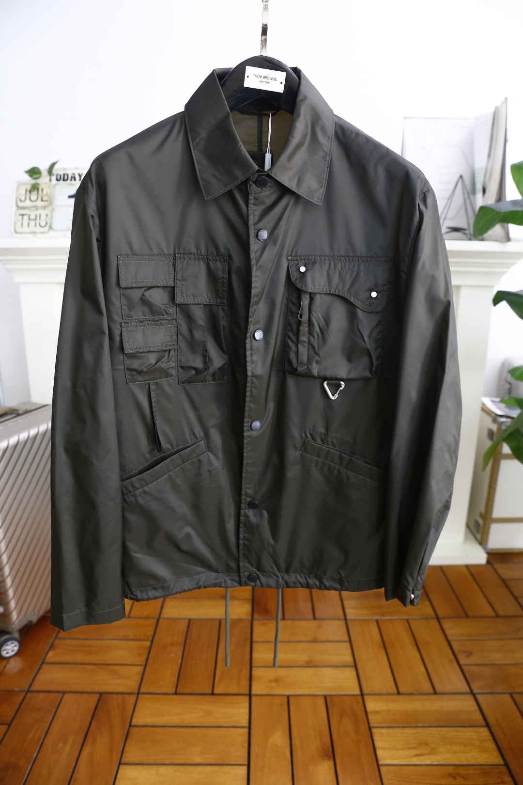 NO:506699,Dior/Christian D*or. New summer model! Fashionable classic original single zipper jacket, luxurious classic brand elements design, perfect appearance, luxury brand LOGO design! It is a previewed popular product at the cabinet level, high-end and top-quality comfortable fabric, master-level tailoring, invincible texture, excellent skin-friendliness and exquisite craftsmanship, smooth lines, perfect match! Easy to upgrade the sense of fashion, with high recognition, excellent upper body effect, extremely exquisite workmanship, neat and meticulous routes, and can be matched for business or daily leisure! Counter size M-4XL, shipped the next day! ,dior,jackets & coats,alexander wang19860909迪奥/Christian D*or. 夏季新款！时尚经典原單拉链夹克奢华经典品牌元素设计品相完美如斯,奢华品牌LOGO设计！属于入柜级别,可预见性的爆款,高级顶级舒适面料,大师级剪裁,质感无敌,亲肤性极佳工艺精湛,线条流畅,完美搭配！轻松将时髦感进阶,有着高强辨识度,上身效果超赞,做工极为考究严谨,走线工整细致,商务抑或日常休闲均可搭配！专柜尺码 M-4XL,隔天出货！,,dior,jackets & coats,alexander wang,Men's clothing