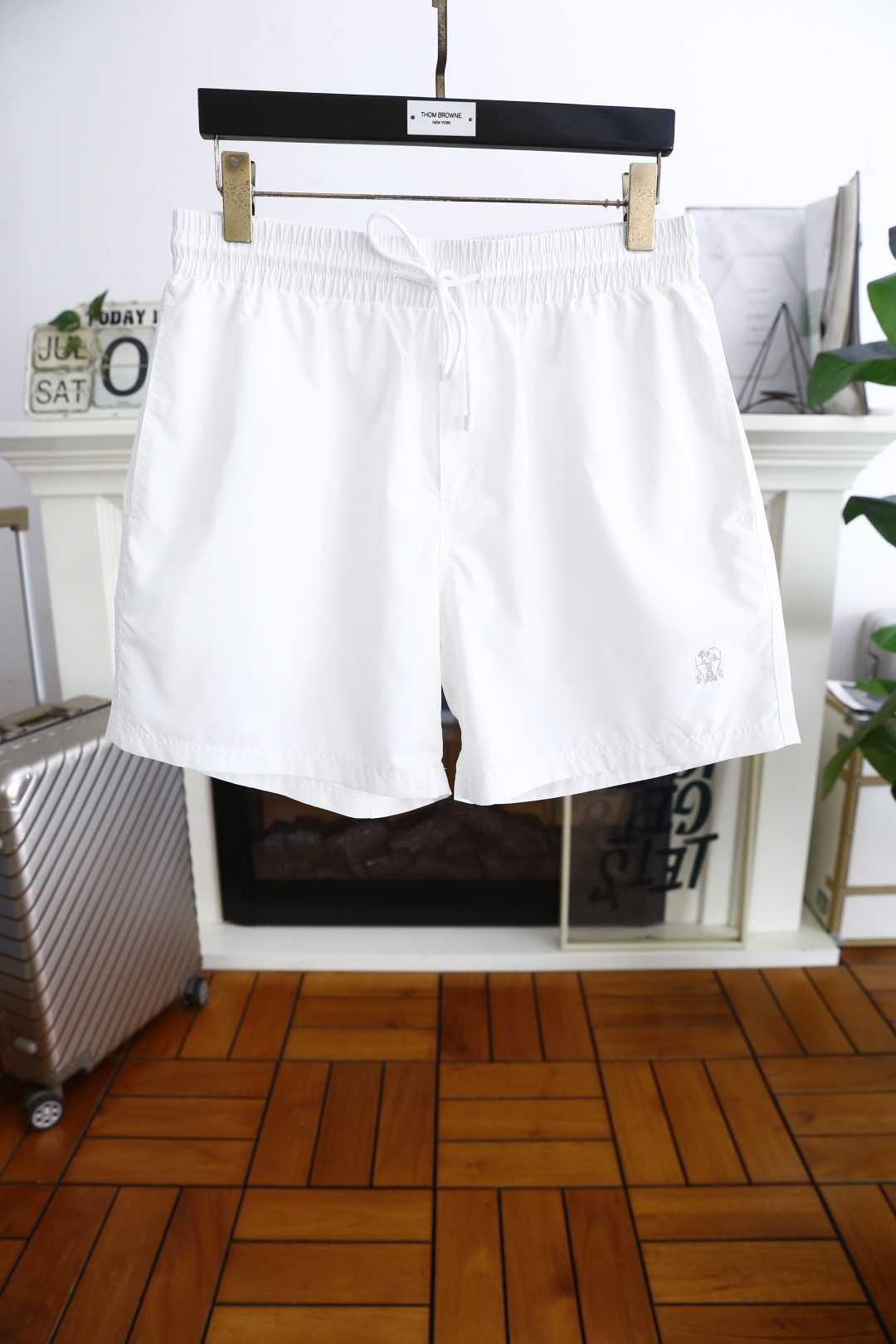 NO:458064,Brunello Cucinelli. 2025ss summer new product men's original single shorts fashionable casual beach pants luxury classic brand logo design using comfortable quick-drying fabric!  Share taste and value. It is very comfortable to wear, low-key and luxurious. It is very classy when worn. There is no need to say much about the trouser style and cutting. The upper body is exquisite and vivid. It is truly first-class and top-quality. It is a real palace-level casual shorts. The upper body is absolutely stylish and extremely luxurious. It is full of personality, atmospheric and versatile. It is a must-have when going out!  Size M-3XL, shipped the next day!  brunello cucinelli,shorts,alexander wang19860909Brunello Cucinelli. 2025ss夏季新品男士原单短裤时尚休闲沙滩裤奢华经典品牌logo设计 采用舒适速干面料！品味与价值共享 身穿着非常舒适 低调不失奢华 穿出去非常有档次 裤型款式和裁剪亦无需多言 上身精致跃然.真正一等一顶级质料 真正殿堂级的休闲短裤 上身绝对的有型 极度奢华 个性十足,大气且百搭,出街必备！尺码M-3XL,隔天出货！,,brunello cucinelli,shorts,alexander wang,Men's clothing