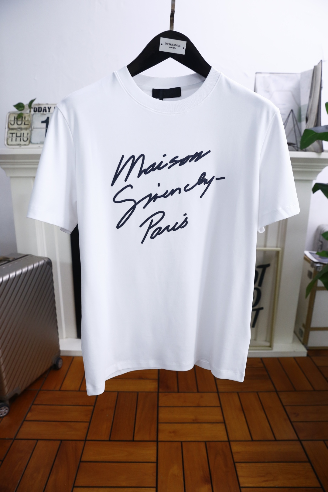 NO:458067,Prada/Pr*da. 2025 summer new product men's round neck short sleeve luxury custom LOGO design!  You can experience the youthfulness and fashion sense brought by this design!  The overall style is fashionable and trendy, using comfortable and breathable mercerized cotton fabric, soft, skin-friendly and breathable, and has a very crisp and crisp drooping feeling. The upper body is fashionable and fashionable colors, a must-have item for trendy men!  Counter size S-4XL, shipped the next day!  ,,prada,T-shirt,alexander wang19860909普拉达/Pr*da. 2025夏季新品男士圆领短袖奢华定制LOGO设计！上身就能体会这款设计带来的年轻与时尚感！整体时尚而有潮流,采用舒适透气丝光棉面料 柔软亲肤透气 ,又有很好的挺括 垂感 上身时尚潮流色系,潮男必备单品！专柜尺码S-4XL,隔天出货！,,prada,T-shirt,alexander wang,Men's clothing