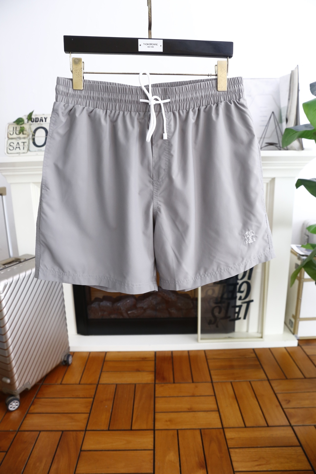 NO:458044,Brunello Cucinelli. 2025ss summer new product men's original single shorts fashionable casual beach pants luxury classic brand logo design using comfortable quick-drying fabric!  Share taste and value. It is very comfortable to wear, low-key and luxurious. It is very classy when worn. There is no need to say much about the trouser style and cutting. The upper body is exquisite and vivid. It is truly first-class and top-quality. It is a real palace-level casual shorts. The upper body is absolutely stylish and extremely luxurious. It is full of personality, atmospheric and versatile. It is a must-have when going out!  Size M-3XL, shipped the next day!  brunello cucinelli,shorts,alexander wang19860909Brunello Cucinelli. 2025ss夏季新品男士原单短裤时尚休闲沙滩裤奢华经典品牌logo设计 采用舒适速干面料！品味与价值共享 身穿着非常舒适 低调不失奢华 穿出去非常有档次 裤型款式和裁剪亦无需多言 上身精致跃然.真正一等一顶级质料 真正殿堂级的休闲短裤 上身绝对的有型 极度奢华 个性十足,大气且百搭,出街必备！尺码M-3XL,隔天出货！,,brunello cucinelli,shorts,alexander wang,Men's clothing