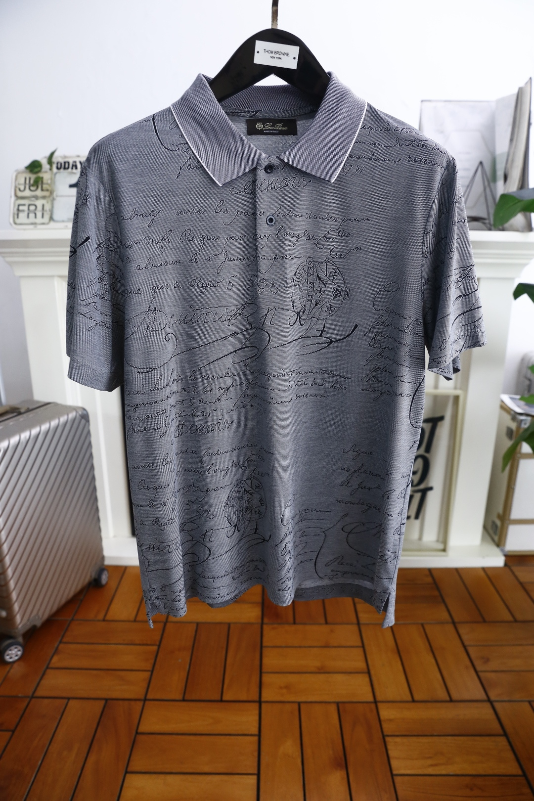 NO:456282,LP. New in summer!  Classic fashion lapel polo short-sleeved fashion item design, more fashionable and comfortable, high-standard customization, very stylish on the upper body, luxury brand classic LOGO pattern customer-supplied auxiliary materials, customer-supplied imported comfortable breathable fabric with very delicate texture, exquisite and exquisite detailing and exquisite accessories, all supplied by foreign merchants, a very high shaping item, can be matched with any fashion, the style is super good, a must-have item for trendy men!  Counter size: 48-56, shipped the next day!  ,loro piana,T-shirt,alexander wang19860909LP. 夏季新品！经典时尚翻领polo短袖时尚单品设计,更加时尚舒适,高标准定制,上身非常有型,奢华品牌经典LOGO图案 客供辅料,客供进口舒适透气面料质感非常细腻,细节工艺精湛考究,辅料皆为外商客供,塑造性极高的一款单品,任何时装都可以搭配,版型超级好 潮男必备单品！专柜尺码:48-56,隔天出货！,,loro piana,T-shirt,alexander wang,Men's clothing