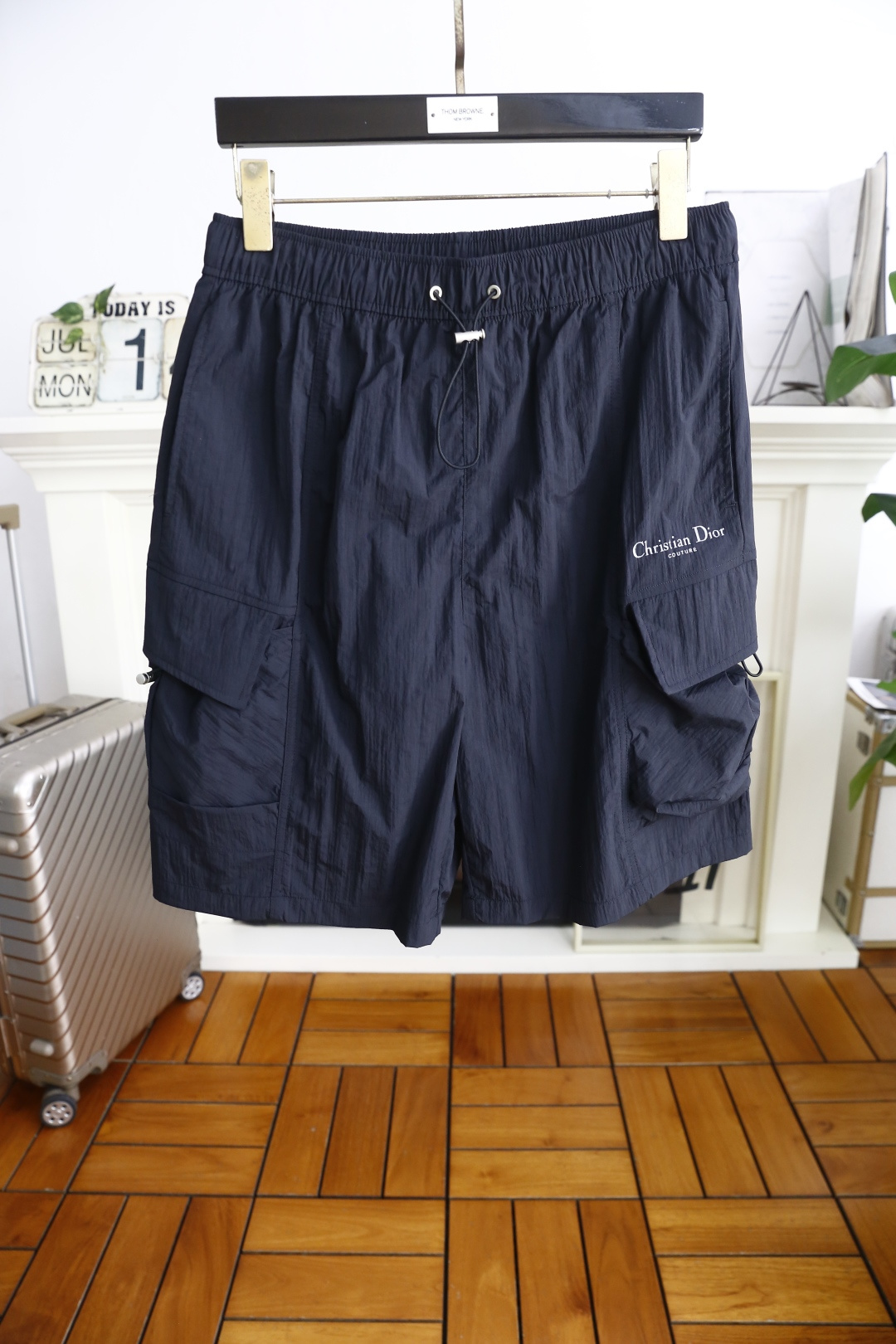 NO:456271,Dior/Christian D*or.ss Summer New Product Men's Shorts Luxury Classic Brand Letter Logo Design with Comfortable Quick-Drying Fabric!  Share taste and value. It is very comfortable to wear, low-key and luxurious. It is very classy when worn. There is no need to say much about the pants style and cutting. The upper body is exquisite and vivid. It is truly first-class and top-quality. The real palace-level casual shorts. The upper body is absolutely stylish and extremely luxurious. It is full of personality, atmospheric and versatile. It is a must-have when going out!  Size M-2XL, shipped the next day!  ,dior,shorts,alexander wang19860909迪奥/Christian D*or. ss夏季新品男士短裤奢华经典品牌字母logo设计 采用舒适速干面料！品味与价值共享 身穿着非常舒适 低调不失奢华 穿出去非常有档次 裤型款式和裁剪亦无需多言 上身精致跃然.真正一等一顶级质料 真正殿堂级的休闲短裤 上身绝对的有型 极度奢华 个性十足,大气且百搭,出街必备！尺码M-2XL,隔天出货！,,dior,shorts,alexander wang,Men's clothing