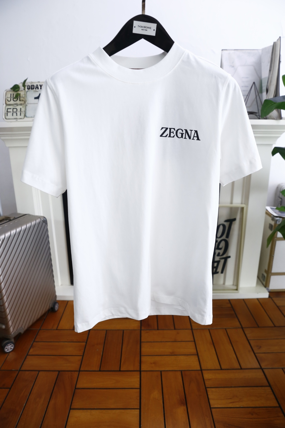 NO:456267,Zenia/Ze*na. New summer style!  Fashionable original single men's round neck short sleeve luxury classic brand original letter LOGO design!  High-end customization, high-version, fashionable and versatile!  The European cotton fabric is made of comfortable and customized, and it feels super soft and delicate, and it is comfortable to wear. It is high-end boutique. The fine OEM factory makes it very good. It is a must-have item for men!  Size S-2XL, shipped the next day!  ,zegna,T-shirt,alexander wang19860909杰尼亚/Ze*na. 夏季新款！时尚原单男士圆领短袖奢华经典品牌原版字母LOGO设计！高端定制 高版本 时尚百搭爆款！采用舒适定制欧洲棉面料手感超柔软细腻 穿着亲肤舒适 高端精品 代工厂精细做上身非常赞 男士必备单品！尺码S-2XL,隔天出货！,,zegna,T-shirt,alexander wang,Men's clothing