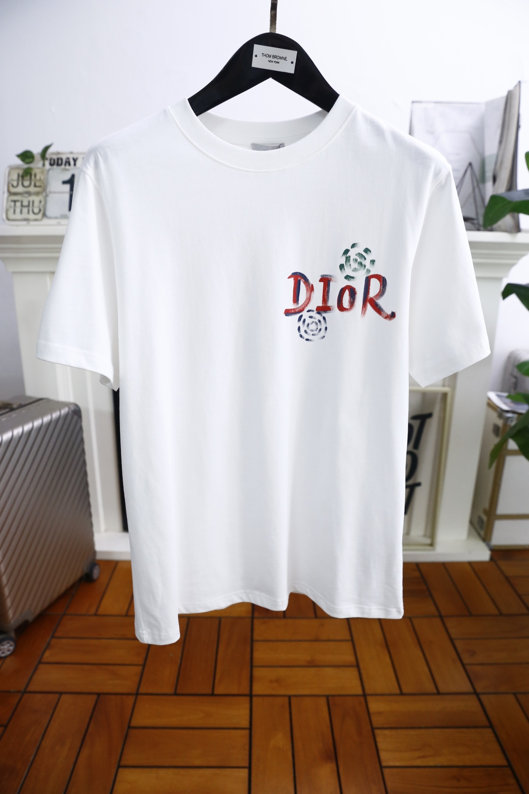 NO:456257,Dior/Christian D*or. The new summer product of men's round neck short sleeves, luxury brand LOGO logo on the chest can be appreciated by the upper body!  The overall style is fashionable and trendy, using comfortable and breathable cotton fabric, soft, skin-friendly and breathable, and has a very crisp and crisp drooping feeling. The upper body is fashionable and fashionable colors, a must-have item for trendy men!  Counter size S-2XL, shipped the next day!  ,dior,T-shirt,alexander wang19860909迪奥/Christian D*or. 夏季新品男士圆领短袖胸前奢华品牌LOGO标识标注上身就能体会这款设计带来的年轻与时尚感！整体时尚而有潮流,采用舒适透气棉面料 柔软亲肤透气 ,又有很好的挺括 垂感 上身时尚潮流色系,潮男必备单品！专柜尺码S-2XL,隔天出货！,,dior,T-shirt,alexander wang,Men's clothing