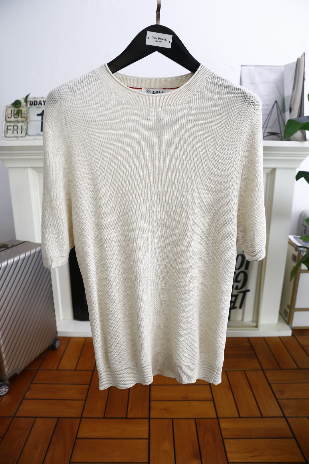 NO:456281,Brunello Cucinelli. New in summer!  Fashionable men's knitted short sleeves fashionable classic round neck design!  Luxurious classic brand element design!  High-end custom versatile styles that anyone can easily control with. Use top-quality comfortable and breathable fabrics!  It is very high-end and understandable. It must be purchased!  Soft, skin-friendly and breathable, and has a very crisp and drooping feeling. The upper body is fashionable and fashionable, and it is a must-have item for trendy men!  Counter size 48-56, shipped the next day!  brunello cucinelli,T-shirt,alexander wang19860909Brunello Cucinelli. 夏季新品！时尚男士针织短袖时尚经典圆领设计！奢华经典品牌元素设计！高级定制百搭款式 任何人都可以轻松驾驭 采用顶级舒适透气面料！非常显档次懂货的必须入！柔软亲肤透气 ,又有很好的挺括 垂感 上身时尚潮流色系,潮男必备单品！专柜尺码48-56,隔天出货！,,brunello cucinelli,T-shirt,alexander wang,Men's clothing