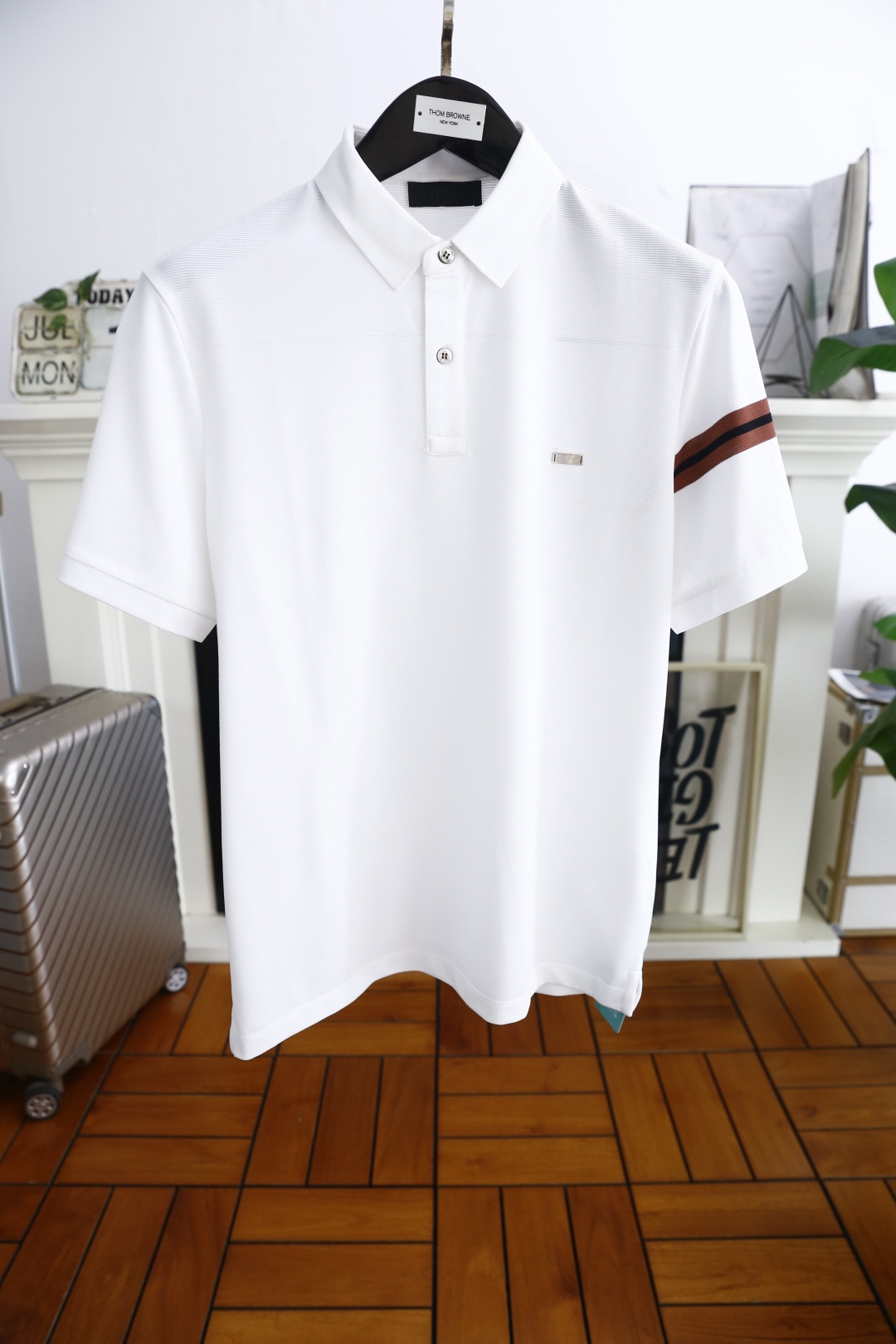 NO:457815,Zenia/Ze*na. 25 summer new product men's lapel polo shirt fashionable and exquisite double button design!  Brand letter LOGO design on chest!  Anyone can easily control it with high-end, comfortable and breathable fabric!  Luxury classic brand element design, very high-end and must-have if you understand the goods!  The style and tailoring are slim styles, which are very exquisite, showing aura and highlighting the exquisiteness of business men. This is the unique feature, the right slim fit, and the upper body effect is very good!  Counter size M-3XL, shipped the next day!  ,zegna,alexander wang19860909杰尼亚/Ze*na. 25夏季新品男士翻领polo衫时尚精致双扣设计！胸前品牌字母LOGO设计！任何人都可以轻松驾驭 采用高档舒适透气面料！奢华经典品牌元素设计,非常显档次懂货的必须入！版型剪裁属于修身款 非常精致,显气场,又会凸显商务男士的精致,这就是独到之处,恰到好处的修身,上身效果非常赞！专柜尺码M-3XL,隔天出货！,,zegna,alexander wang,Men's clothing