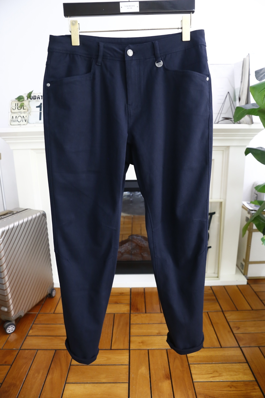 NO:459419,Burbe*ry. 2025 summer fashion new product men's casual pants!  Use comfortable and breathable fabric, luxurious and classic brand original LOGO design, the upper body is casual and comfortable!  No sense of restraint!  The same product for overseas European counters, the upper body is fashionable and sporty, very low-key and luxurious!  The stitching of the turner is delicate and strong!  Perfect three-dimensional tailoring, highly recommend buying the product!  Counter size: 30-38, no 35/37!  Shipping the next day!  ,burberry,burberry,alexander wang19860909巴宝丽/Burbe*ry. 2025夏季时尚新品男士休闲裤！采用舒适透气面料,奢华经典品牌原版LOGO设计 上身随意舒服！无束缚感！海外欧洲专柜同品,上身时尚运动显时尚,很低调且不失奢华品味！车工缝线细致而强悍！完美立体剪裁,强烈推荐购入货色！专柜尺码:30-38,无35/37！隔天出货！,,burberry,burberry,alexander wang,Men's clothing