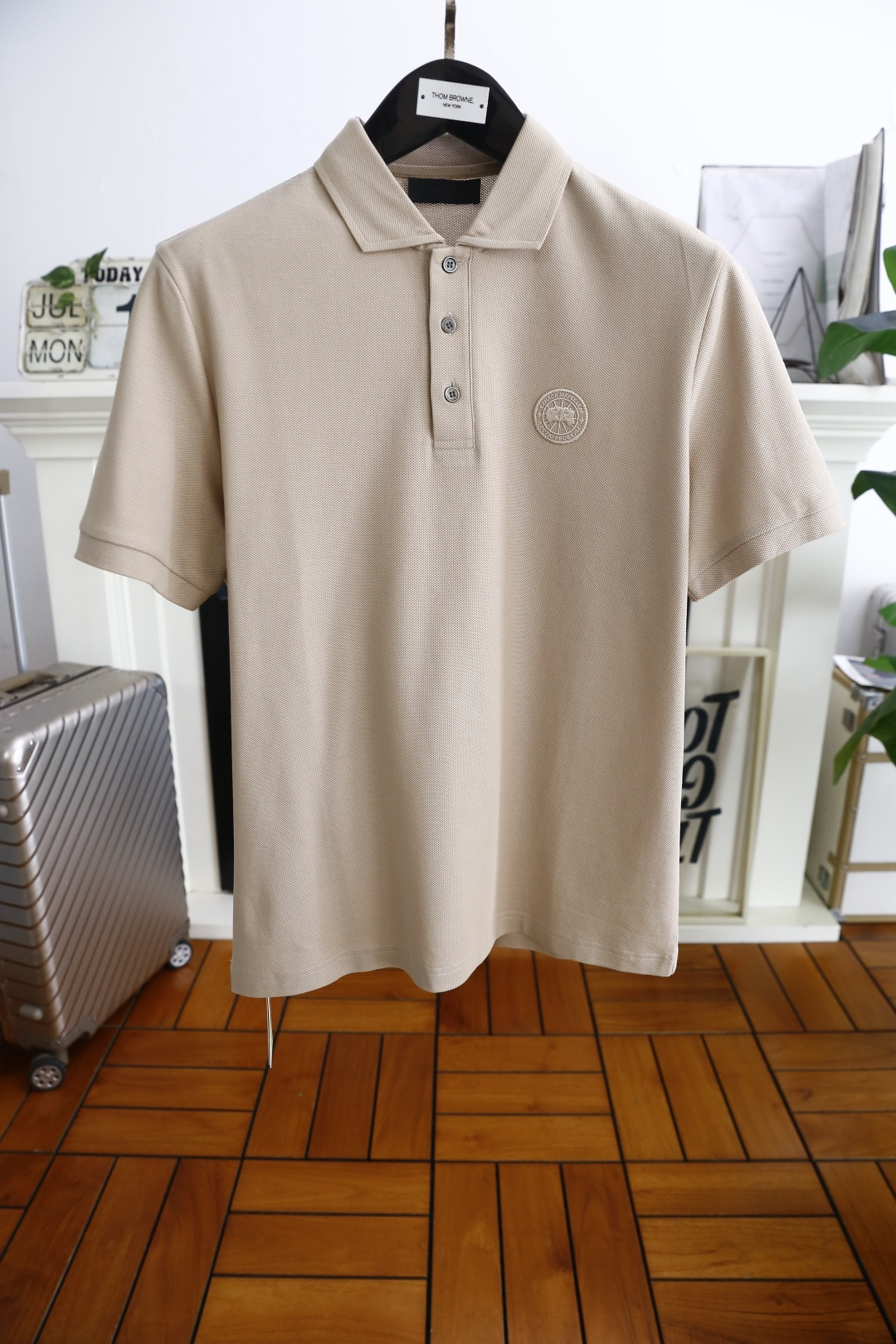 NO:459445,Canada Goose. 25 summer new product men's lapel polo shirt fashionable and exquisite three-button design!  Luxury classic brand customized LOGO design!  Anyone can easily navigate with high-end, comfortable Judy cotton fabric!  It is very high-end and understandable. It must be purchased!  The style and tailoring are slim styles, which are very exquisite, showing aura and highlighting the exquisiteness of business men. This is the unique feature, the right slim fit, and the upper body effect is very good!  Counter size M-3XL, shipped the next day!  ,alexander wang19860909加拿大鹅. 25夏季新品男士翻领polo衫时尚精致三扣设计！奢华经典品牌定制LOGO设计！任何人都可以轻松驾驭 采用高档舒适朱迪棉面料！非常显档次懂货的必须入！版型剪裁属于修身款 非常精致,显气场,又会凸显商务男士的精致,这就是独到之处,恰到好处的修身,上身效果非常赞！专柜尺码M-3XL,隔天出货！,,alexander wang,Men's clothing