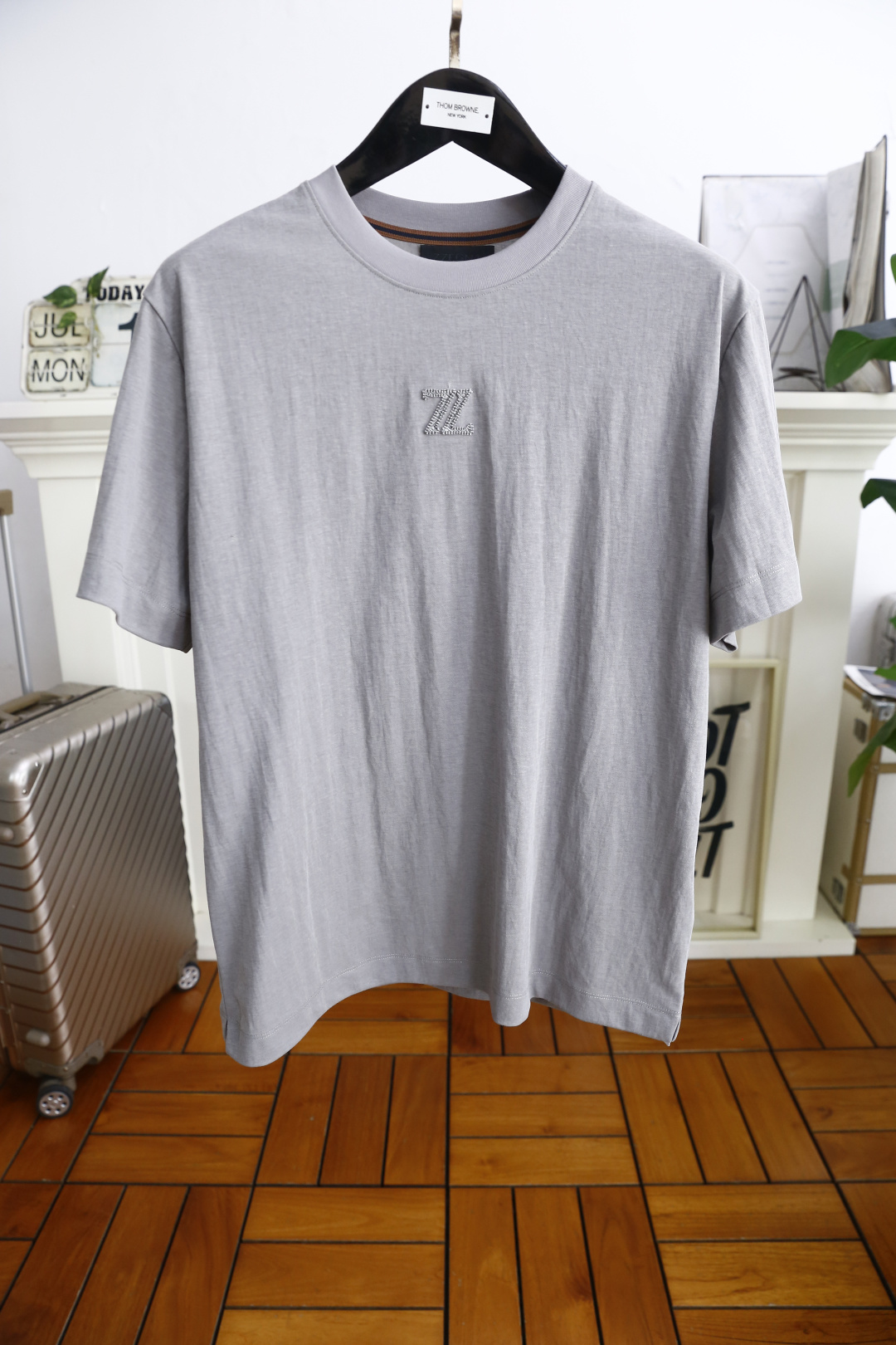 NO:459493,Zenia/Ze*na. New 2025 summer model!  Fashionable original single men's round neck short sleeve luxury classic brand letter LOGO design!  High-end customization, high-version, fashionable and versatile!  The European cotton fabric is made of comfortable and customized, and it feels super soft and delicate, and it is comfortable to wear. It is high-end boutique. The fine OEM factory makes it very good. It is a must-have item for men!  Size M-3XL, shipped the next day!  ,zegna,T-shirt,alexander wang19860909杰尼亚/Ze*na. 2025夏季新款！时尚原单男士圆领短袖奢华经典品牌字母LOGO设计！高端定制 高版本 时尚百搭爆款！采用舒适定制欧洲棉面料手感超柔软细腻 穿着亲肤舒适 高端精品 代工厂精细做上身非常赞 男士必备单品！尺码M-3XL,隔天出货！,,zegna,T-shirt,alexander wang,Men's clothing
