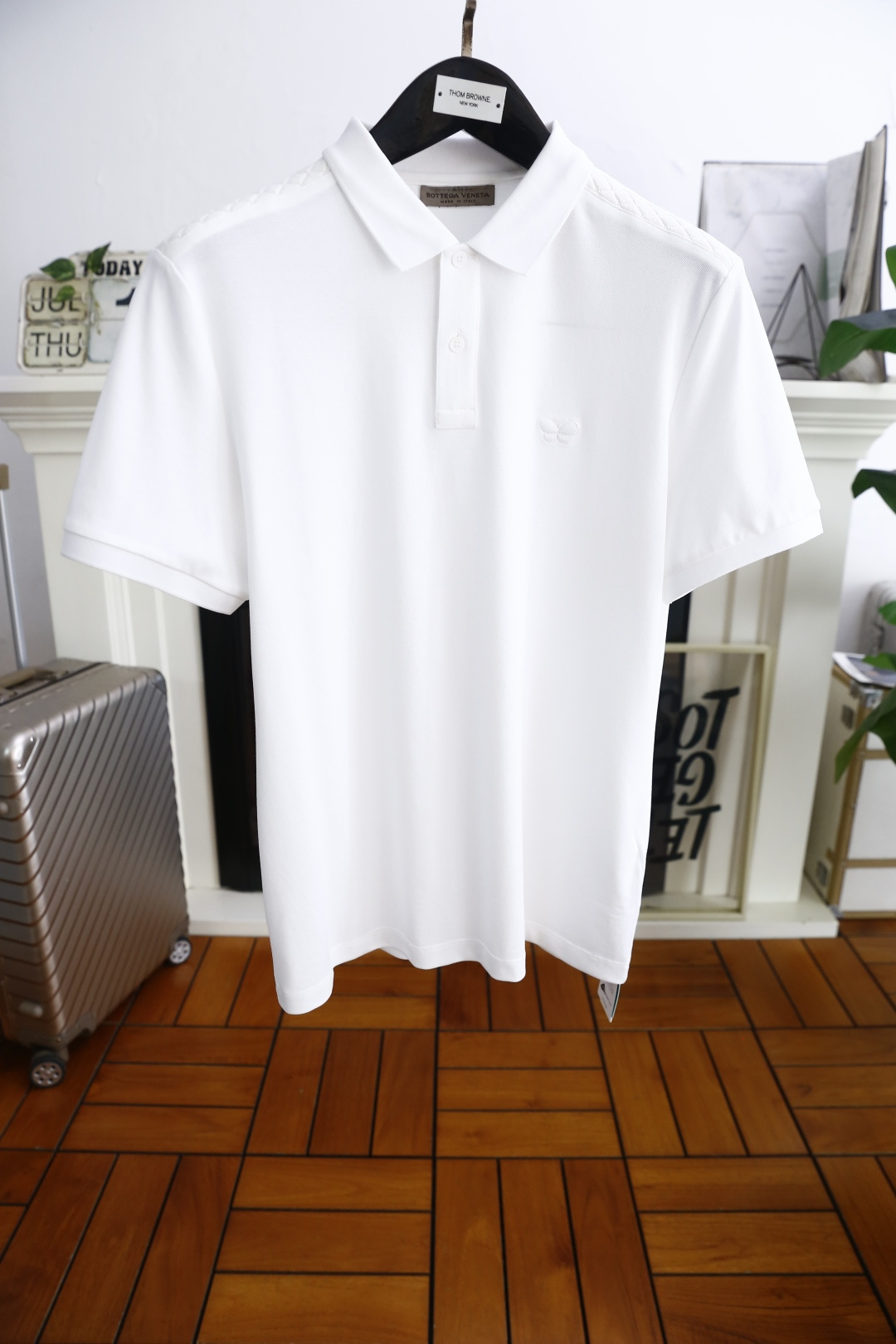 NO:462844,Baodie Home/BV. 2025 summer new product classic fashion lapel polo short-sleeved chest brand LOGO design fashion item design, more fashionable and comfortable, high-standard customization, very stylish upper body, customer-supplied high-end comfortable breathable fabric with very delicate texture, exquisite and exquisite detailing and exquisite accessories, all supplied by foreign customers, a single item with extremely high shaping ability, can be matched with any fashion, super good style, a must-have item for trendy men, counter size: M-3XL, shipped the next day!  ,,bottega veneta,bottega veneta,T-shirt,alexander wang19860909葆蝶家/BV. 2025夏季新品经典时尚翻领polo短袖胸前品牌LOGO设计时尚单品设计,更加时尚舒适,高标准定制,上身非常有型,客供进口高档舒适透气面料质感非常细腻,细节工艺精湛考究,辅料皆为外商客供,塑造性极高的一款单品,任何时装都可以搭配,版型超级好 潮男必备单品 专柜尺码:M-3XL,隔天出货！,,bottega veneta,bottega veneta,T-shirt,alexander wang,Men's clothing