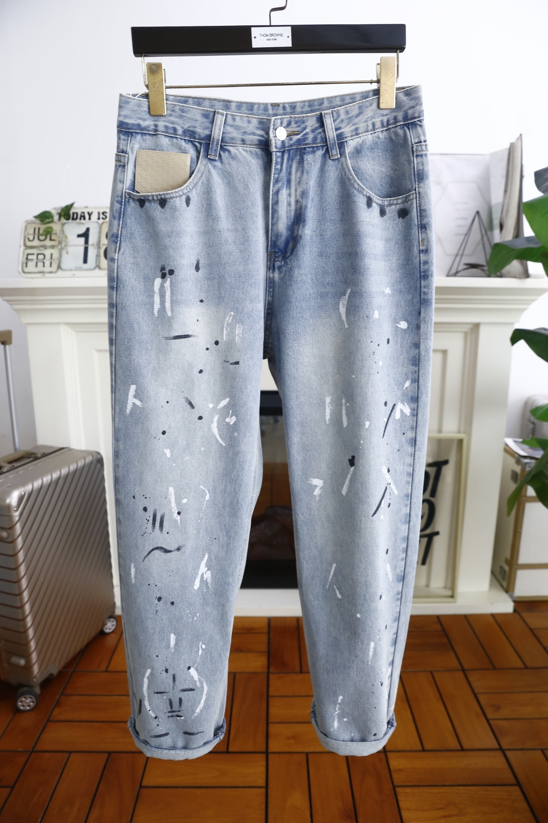 NO:466569,Dior/Christian D*or. New in summer!  Fashionable men's summer thin jeans are made of customer-supplied wash stretch jeans!  The luxury classic brand letter logo highlights the brand characteristics, and fashion trends have therefore become one of the biggest selling points and are extremely cost-effective. There is no confusion or trouble of color conflict. Such a rich high-end jeans are absolutely fashionable, casual and versatile!  A must-have for trendy men!  Counter size 29-38, no 35/37!  Shipping the next day!  ,dior,jeans,alexander wang19860909迪奥/Christian D*or. 夏季新品！时尚男士夏季薄款牛仔裤采用客供水洗弹力牛仔裤！奢华经典品牌字母Logo标志彰显品牌特征,时尚潮流因此已成为最大卖点之一而性价比又极高,没有颜色冲突的困惑或困扰,这么一款丰富内练高端牛仔裤,绝对时尚休闲百搭款！潮男必备！专柜尺码29-38,无35/37！隔天出货！,,dior,jeans,alexander wang,Men's clothing