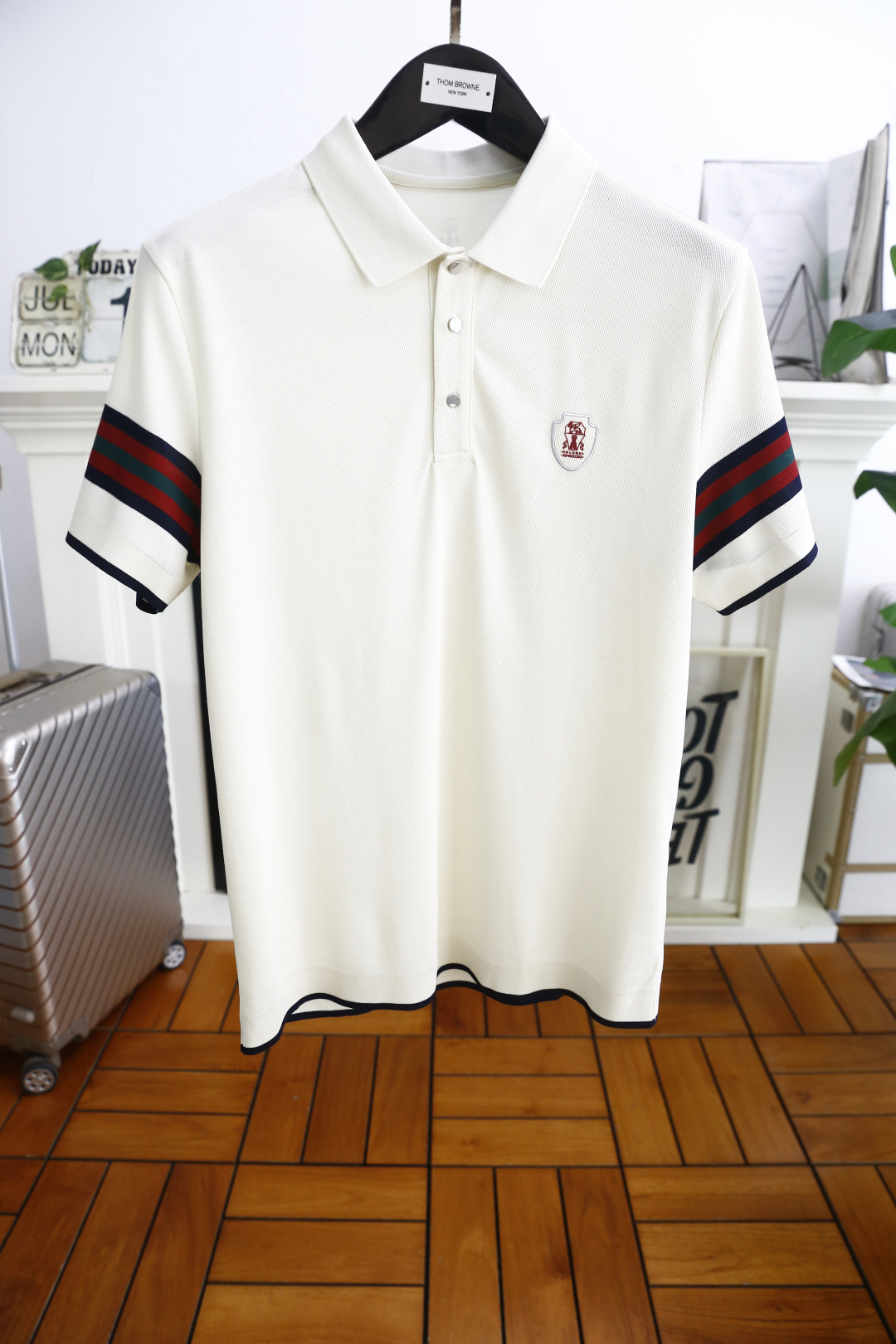 NO:466572,Brunello Cucinelli. New summer classic fashion lapel polo short-sleeved fashion item design, more fashionable and comfortable, high-standard customization, very stylish upper body, luxurious classic brand LOGO pattern on the chest, customer-supplied auxiliary materials, imported high-end comfortable breathable fabric with very delicate texture, exquisite and exquisite detailing and exquisite auxiliary materials, all supplied by foreign customers, a very high shaping item, can be matched with any fashion, super good style, a must-have item for trendy men, counter size: M-3XL, shipped the next day!  brunello cucinelli,T-shirt,alexander wang19860909Brunello Cucinelli. 夏季新品经典时尚翻领polo短袖时尚单品设计,更加时尚舒适,高标准定制,上身非常有型,胸前奢华经典品牌LOGO图案 客供辅料,客供进口高档舒适透气面料质感非常细腻,细节工艺精湛考究,辅料皆为外商客供,塑造性极高的一款单品,任何时装都可以搭配,版型超级好 潮男必备单品 专柜尺码:M-3XL,隔天出货！,,brunello cucinelli,T-shirt,alexander wang,Men's clothing