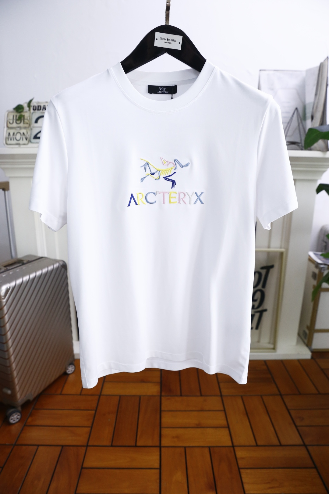 NO:469625,Archaeo*teryx. The new summer product of men's round neck short sleeves, luxury brand LOGO logo on the chest can be appreciated by the upper body!  The overall style is fashionable and trendy, using comfortable and breathable cotton fabric, soft, skin-friendly and breathable, and has a very crisp and crisp drooping feeling. The upper body is fashionable and fashionable colors, a must-have item for trendy men!  Counter size M-3XL, shipped the next day!  ,arc'teryx,T-shirt,alexander wang19860909始祖鸟/archaeo*teryx. 夏季新品男士圆领短袖胸前奢华品牌LOGO标识标注上身就能体会这款设计带来的年轻与时尚感！整体时尚而有潮流,采用舒适透气棉面料 柔软亲肤透气 ,又有很好的挺括 垂感 上身时尚潮流色系,潮男必备单品！专柜尺码M-3XL,隔天出货！,arc'teryx,T-shirt,alexander wang,Men's clothing