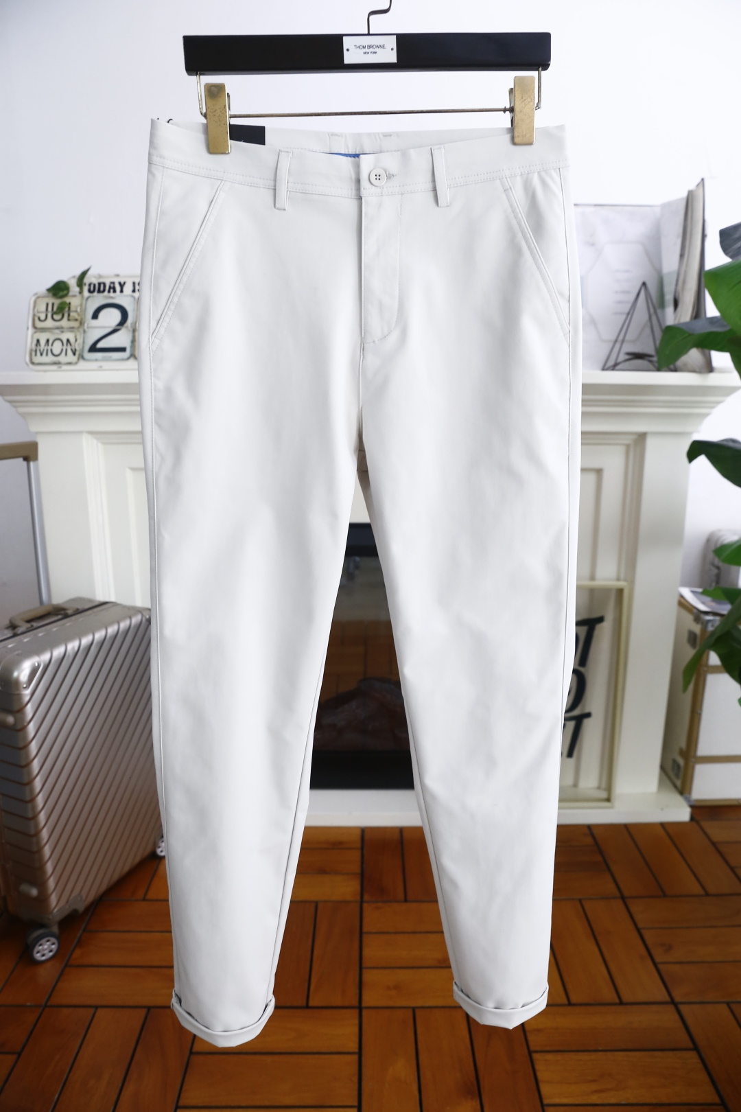 NO:472442,Jeni*/Ze*na. 2025 summer fashion new product men's casual trousers!  It is made of comfortable and breathable fabric, luxurious and classic brand letter LOGO design, and the upper body is casual and comfortable!  No sense of restraint!  The same product for overseas European counters, the upper body is fashionable and sporty, very low-key and luxurious!  The stitching of the turner is delicate and strong!  Perfect three-dimensional tailoring, highly recommend buying the product!  Counter size: 29-38, no 35/37!  Shipping the next day!  ,zegna,alexander wang19860909杰尼*/Ze*na. 2025夏季时尚新品男士休闲西裤！采用舒适透气面料,奢华经典品牌字母LOGO设计 上身随意舒服！无束缚感！海外欧洲专柜同品,上身时尚运动显时尚,很低调且不失奢华品味！车工缝线细致而强悍！完美立体剪裁,强烈推荐购入货色！专柜尺码:29-38,无35/37！隔天出货！,,zegna,alexander wang,Men's clothing