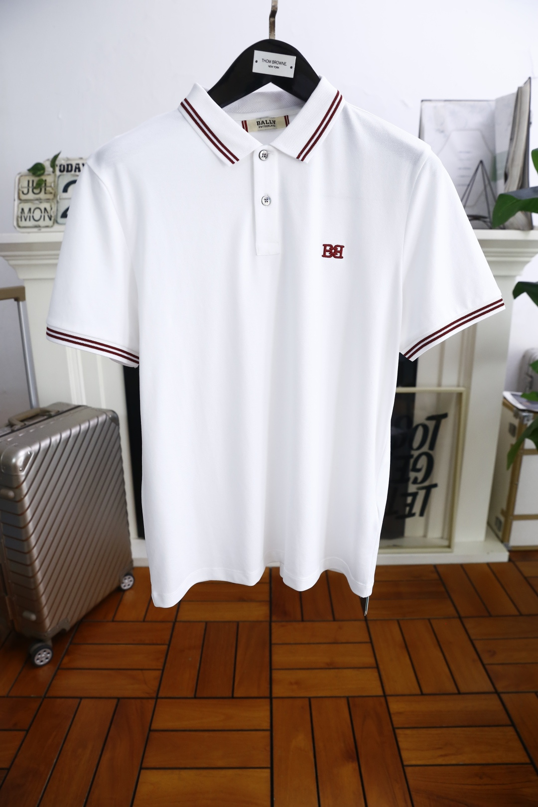 NO:472485,Barry. 25 summer new men's lapel polo shirt is made of high-end custom Judy fabric!  Luxury classic brand customized LOGO design, which is very high-end and must be entered if you understand the goods!  The style and tailoring are slim styles, which are very exquisite, showing aura and highlighting the exquisiteness of business men. This is the unique feature, the right slim fit, and the upper body effect is very good!  Counter size M-4XL, shipped the next day!  ,bally,alexander wang19860909巴利. 25夏季新品男士翻领polo衫采用高档定制朱迪面料！奢华经典品牌定制LOGO设计,非常显档次懂货的必须入！版型剪裁属于修身款 非常精致,显气场,又会凸显商务男士的精致,这就是独到之处,恰到好处的修身,上身效果非常赞！专柜尺码M-4XL,隔天出货！,,bally,alexander wang,Men's clothing