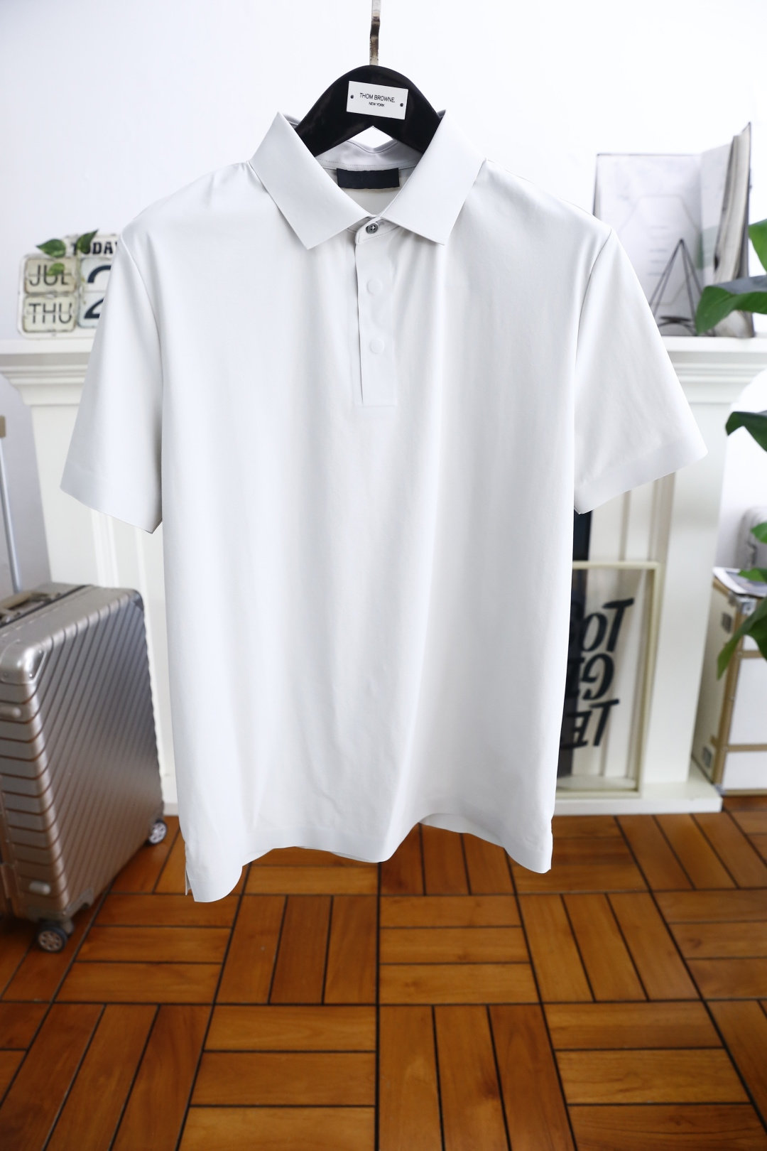 NO:472505,Jeni*/Ze*na. 25 summer new product men's lapel polo shirt fashionable exquisite neckline design!  High-end custom versatile styles that anyone can easily control. Use high-end, comfortable and breathable fabrics!  Luxury classic brand element design, very high-end and must-have if you understand the goods!  The style and tailoring are slim styles, which are very exquisite, showing aura and highlighting the exquisiteness of business men. This is the unique feature, just right slim fit, and the upper body effect is very good!  Counter size M-4XL, shipped the next day!  ,zegna,alexander wang19860909杰尼*/Ze*na. 25夏季新品男士翻领polo衫时尚精致领口设计！高级定制百搭款式 任何人都可以轻松驾驭 采用高档舒适透气面料！奢华经典品牌元素设计,非常显档次懂货的必须入！版型剪裁属于修身款 非常精致,显气场,又会凸显商务男士的精致,这就是独到之处,恰到好处的修身,上身效果非常赞！专柜尺码M-4XL,隔天出货！,,zegna,alexander wang,Men's clothing