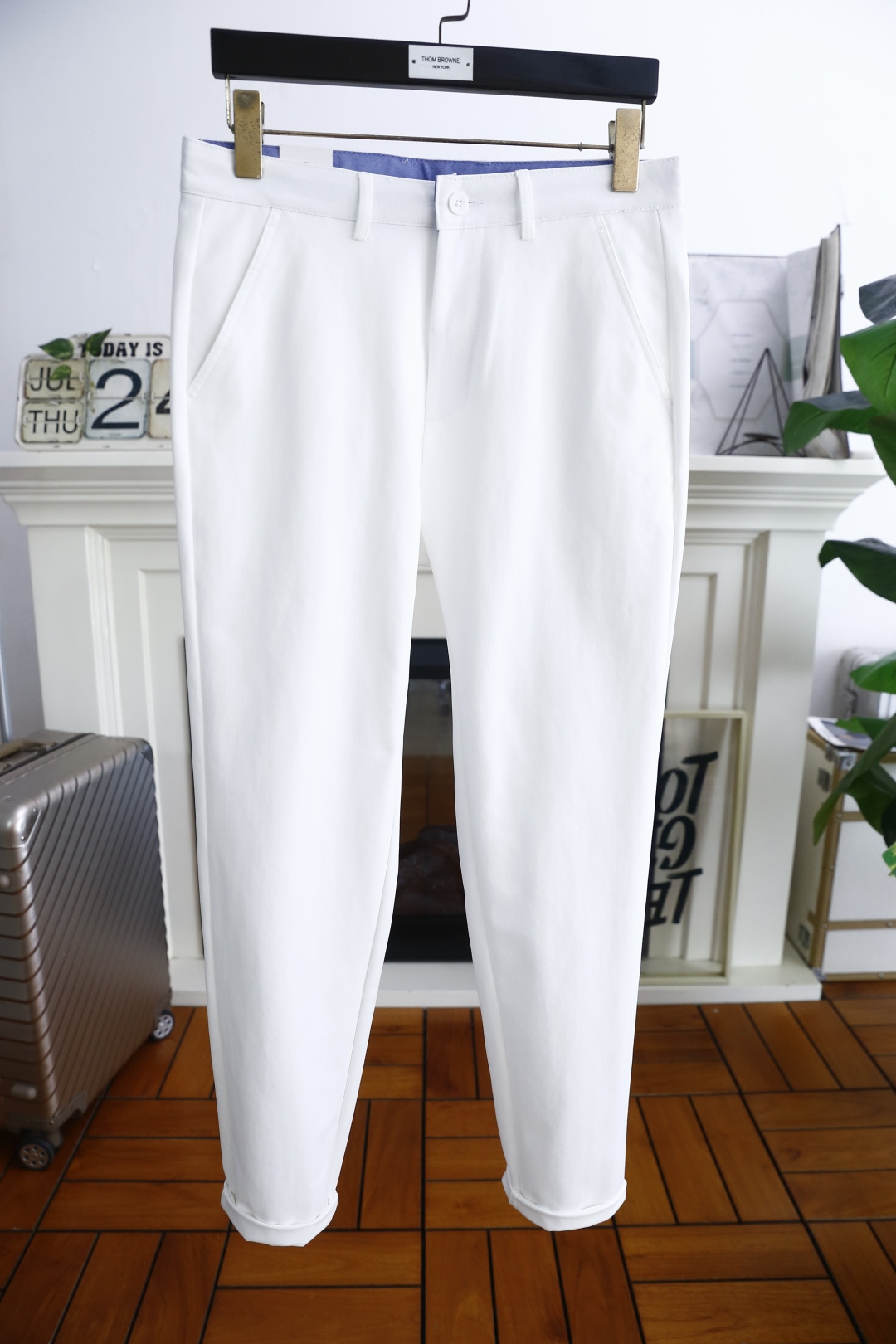 NO:476844,Dior/Christian D*or. 2025 summer fashion new product men's casual trousers!  It is made of comfortable and breathable fabric, luxurious and classic brand letter LOGO design, and the upper body is casual and comfortable!  No sense of restraint!  The same product for overseas European counters, the upper body is fashionable and sporty, very low-key and luxurious!  The stitching of the turner is delicate and strong!  Perfect three-dimensional tailoring, highly recommend buying the product!  Counter size: 29-38, no 35/37!  Shipping the next day!  ,dior,alexander wang19860909迪奥/Christian D*or. 2025夏季时尚新品男士休闲西裤！采用舒适透气面料,奢华经典品牌字母LOGO设计 上身随意舒服！无束缚感！海外欧洲专柜同品,上身时尚运动显时尚,很低调且不失奢华品味！车工缝线细致而强悍！完美立体剪裁,强烈推荐购入货色！专柜尺码:29-38,无35/37！隔天出货！,,dior,alexander wang,Men's clothing