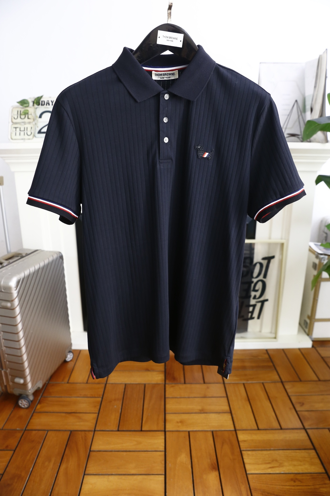 NO:500979,Tom Brown/TB. 25 summer new men's lapel polo shirt is made of high-end comfortable and breathable fabric!  The luxurious and classic brand Dachshund Dog LOGO design is very high-end and those who understand goods must enter!  The style and tailoring are slim styles, which are very exquisite, showing aura and highlighting the exquisiteness of business men. This is the unique feature, the right slim fit, and the upper body effect is very good!  Counter size M-3XL, shipped the next day!  ,thom browne,alexander wang19860909汤姆布朗/TB. 25夏季新品男士翻领polo衫采用高档舒适透气面料！奢华经典品牌腊肠狗LOGO设计,非常显档次懂货的必须入！版型剪裁属于修身款 非常精致,显气场,又会凸显商务男士的精致,这就是独到之处,恰到好处的修身,上身效果非常赞！专柜尺码M-3XL,隔天出货！,,thom browne,alexander wang,Men's clothing