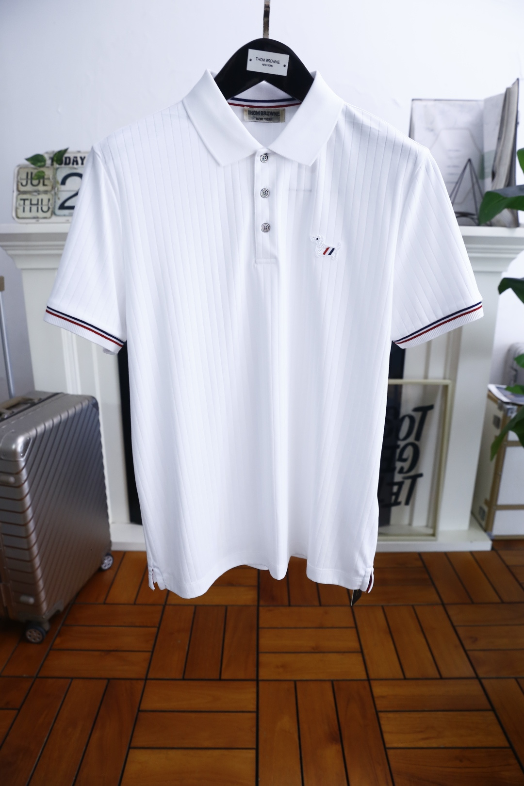 NO:476880,Tom Brown/TB. 25 summer new men's lapel polo shirt is made of high-end comfortable and breathable fabric!  The luxurious and classic brand Dachshund Dog LOGO design is very high-end and those who understand goods must enter!  The style and tailoring are slim styles, which are very exquisite, showing aura and highlighting the exquisiteness of business men. This is the unique feature, the right slim fit, and the upper body effect is very good!  Counter size M-3XL, shipped the next day!  ,thom browne,alexander wang19860909汤姆布朗/TB. 25夏季新品男士翻领polo衫采用高档舒适透气面料！奢华经典品牌腊肠狗LOGO设计,非常显档次懂货的必须入！版型剪裁属于修身款 非常精致,显气场,又会凸显商务男士的精致,这就是独到之处,恰到好处的修身,上身效果非常赞！专柜尺码M-3XL,隔天出货！,,thom browne,alexander wang,Men's clothing