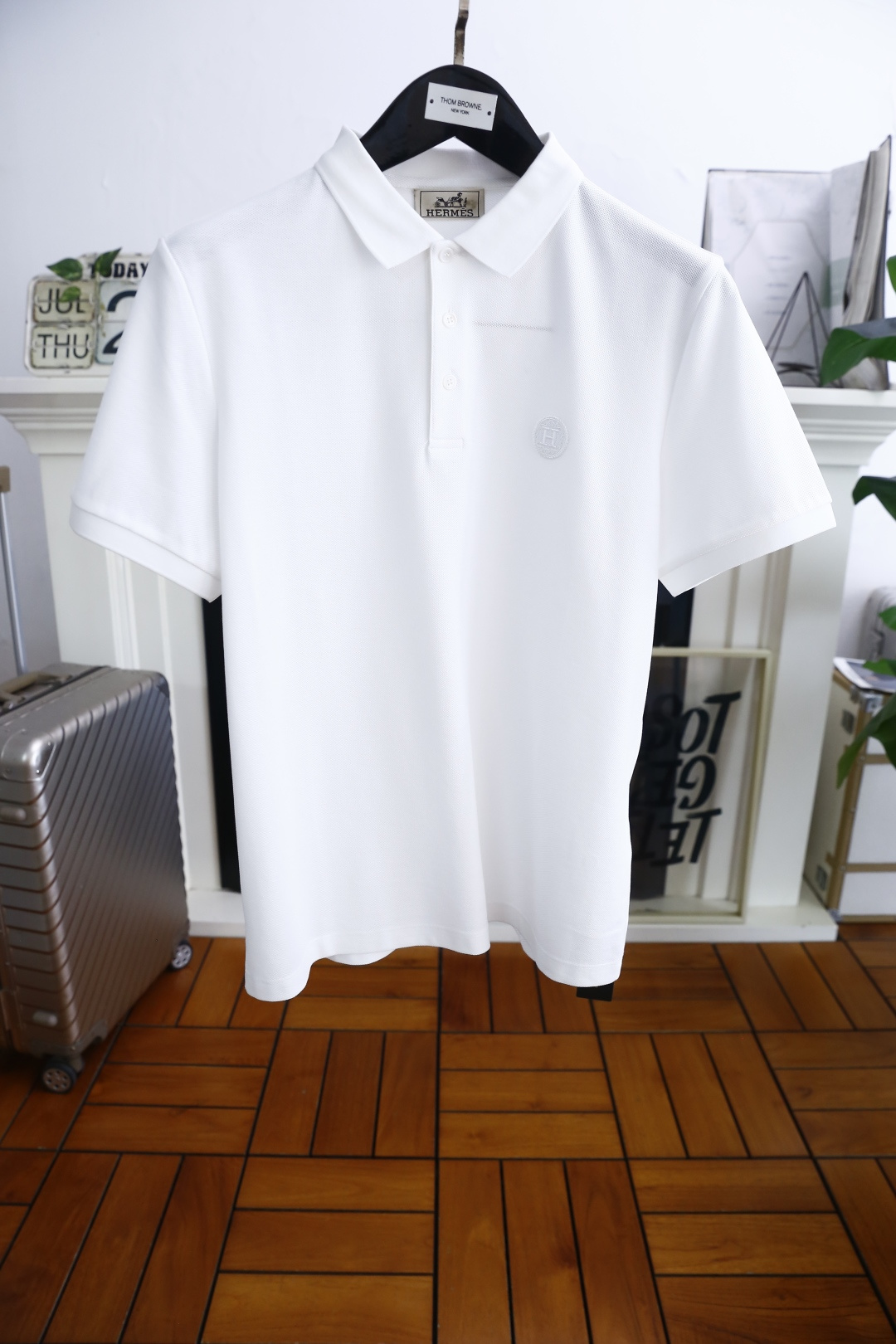 NO:476856,Aima 4/Herm*s. 25 summer new men's lapel polo shirt is made of high-end custom Judy fabric!  Luxury classic brand customized letter LOGO design, which is very high-end and must be entered if you understand the goods!  The style and tailoring are slim styles, which are very exquisite, showing aura and highlighting the exquisiteness of business men. This is the unique feature, the right slim fit, and the upper body effect is very good!  Counter size M-4XL, shipped the next day!  , hermes, hermes, alexander wang19860909爱马4/Herm*s. 25夏季新品男士翻领polo衫采用高档定制朱迪面料！奢华经典品牌定制字母LOGO设计,非常显档次懂货的必须入！版型剪裁属于修身款 非常精致,显气场,又会凸显商务男士的精致,这就是独到之处,恰到好处的修身,上身效果非常赞！专柜尺码M-4XL,隔天出货！,,hermes,hermes,alexander wang,Men's clothing