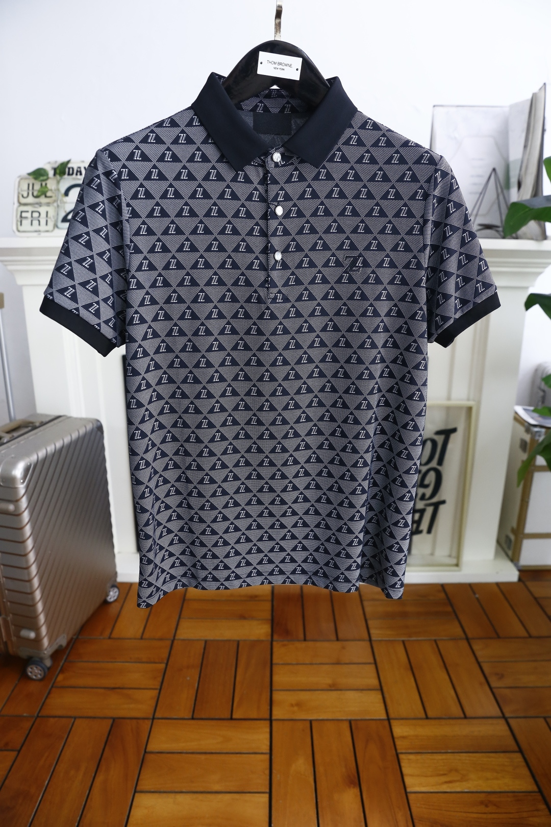 NO:477409,Jeni*/Ze*na. 25 summer new product men's lapel polo shirt luxury classic full-frame brand LOGO with high-end custom versatile styles. Anyone can easily control it. It uses high-end comfortable and breathable fabric!  Those who know the goods must enter!  The style and tailoring are slim styles, which are very exquisite, showing aura and highlighting the exquisiteness of business men. This is the unique feature, the right slim fit, and the upper body effect is very good!  Counter size M-3XL, shipped the next day!  ,zegna,alexander wang19860909杰尼*/Ze*na. 25夏季新品男士翻领polo衫奢华经典满幅品牌LOGO搭配高级定制百搭款式 任何人都可以轻松驾驭 采用高档舒适透气面料！懂货的必须入！版型剪裁属于修身款 非常精致,显气场,又会凸显商务男士的精致,这就是独到之处,恰到好处的修身,上身效果非常赞！专柜尺码M-3XL,隔天出货！,,zegna,alexander wang,Men's clothing