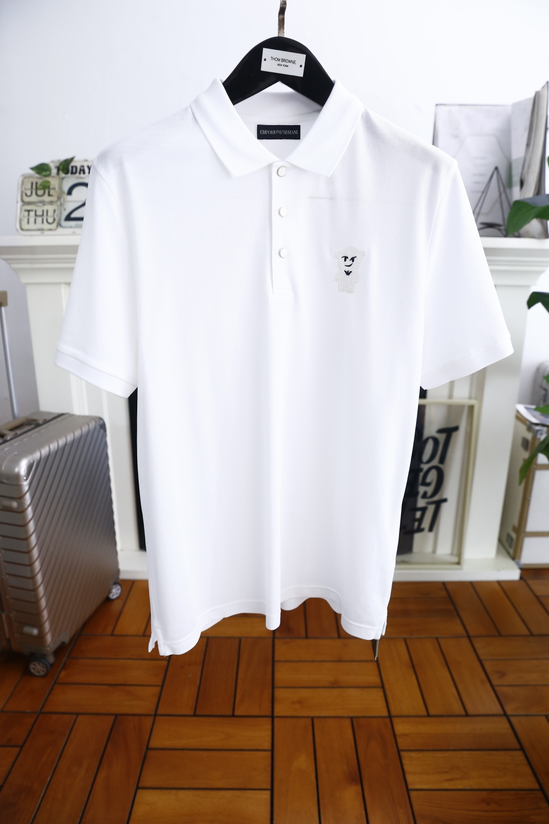 NO:477414,Ama*/Ar*ani. 2025 summer new product men's lapel short-sleeved POLO shirt chest brand LOGO design!  Anyone can easily control it with high-end top fine Judy cotton fabric!  It is very high-end and understandable. It must be purchased!  The style and tailoring are slim styles, which are very exquisite, showing aura and highlighting the exquisiteness of business men. This is the unique feature, the right slim fit, and the upper body effect is very good!  Counter size M-3XL, shipped the next day!  ,T-shirt,alexander wang19860909阿玛*/Ar*ani. 2025夏季新品男士翻领短袖POLO衫胸前品牌LOGO设计！任何人都可以轻松驾驭 采用高档顶级加细朱迪棉面料！非常显档次懂货的必须入！版型剪裁属于修身款 非常精致,显气场,又会凸显商务男士的精致,这就是独到之处,恰到好处的修身,上身效果非常赞！专柜尺码M-3XL,隔天出货！,,T-shirt,alexander wang,Men's clothing