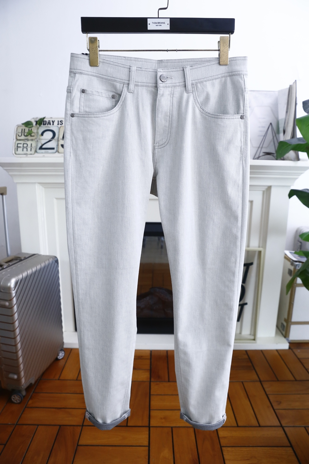 NO:477376,LP. New products for summer 2025!  Fashionable men's summer thin jeans are made of customer-supplied wash stretch jeans!  The luxury classic brand letter logo highlights the brand characteristics, and fashion trends have therefore become one of the biggest selling points and are extremely cost-effective. There is no confusion or trouble of color conflict. Such a rich high-end jeans are absolutely fashionable, casual and versatile!  A must-have for trendy men!  Counter size 29-38, no 35/37!  Shipping the next day!  loro piana jeans alexander wang19860909LP. 2025夏季新品！时尚男士夏季薄款牛仔裤采用客供水洗弹力牛仔裤！奢华经典品牌字母Logo标志彰显品牌特征,时尚潮流因此已成为最大卖点之一而性价比又极高,没有颜色冲突的困惑或困扰,这么一款丰富内练高端牛仔裤,绝对时尚休闲百搭款！潮男必备！专柜尺码29-38,无35/37！隔天出货！,,loro piana,jeans,alexander wang,Men's clothing