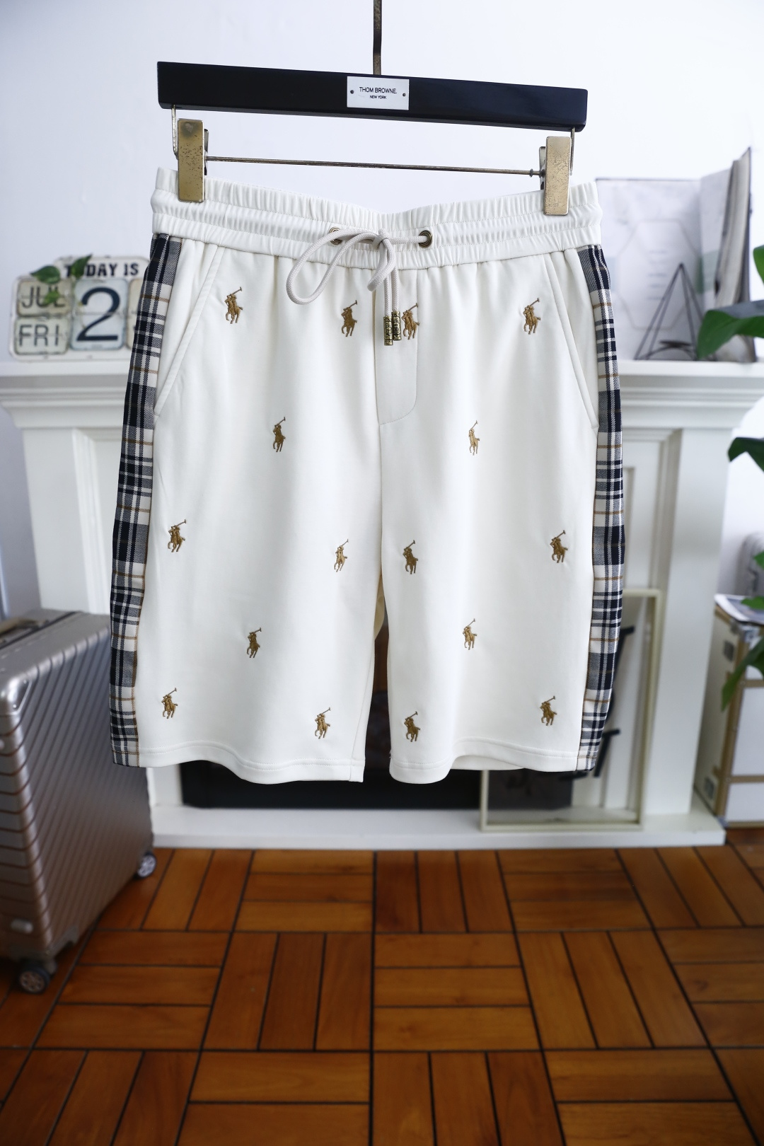 NO:477380,POLO/Paul. 2025 summer men's new fashion casual shorts!  Classic and versatile styles, no too much decoration, main fabric and style, elastic waist, insert pockets on both sides of the luxury classic brand letter LOGO as the highlight of details. The fabric is made of top-quality comfortable fabric, moderate thickness, skin-friendly on the upper body, breathable, and has a good sense of crispness. Orders of the full quality!  Counter sizes 48-58, shipped the next day!  ,,shorts,alexander wang19860909POLO/保罗. 2025夏季男士新品时尚休闲短裤！经典百搭的款式 没有过多的装饰 主打面料与版型 松紧腰两侧插袋设计奢华经典品牌字母LOGO作为细节亮点 面料采用顶级舒适面料,厚度适中,上身亲肤 透气,能有很好的挺括感 全品相的订单！专柜尺码48-58,隔天出货！,,shorts,alexander wang,Men's clothing