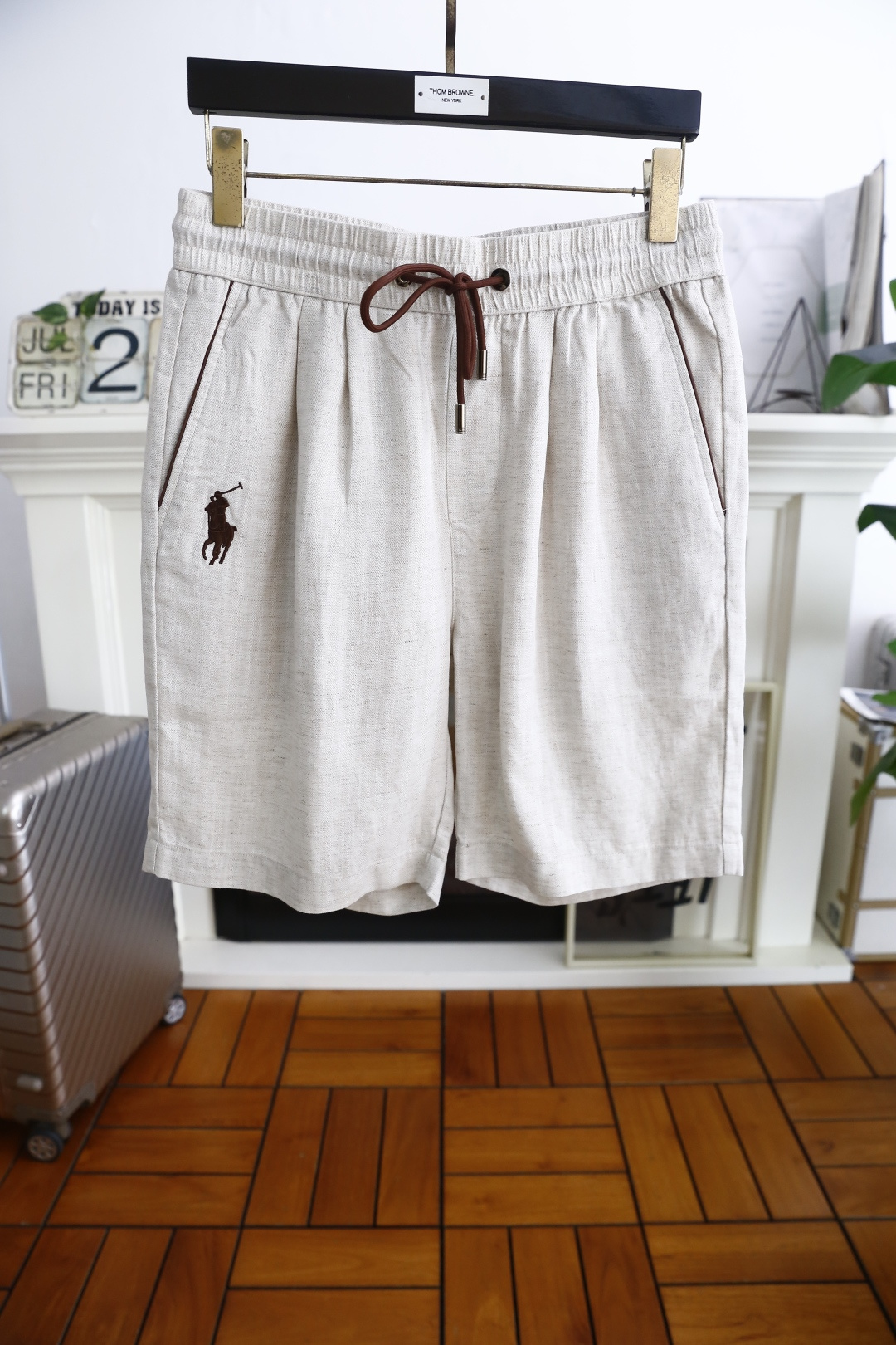 NO:499314,Paul. 2025 summer men's new fashion casual shorts!  Classic and versatile style, no too much decoration, main fabric and style, elastic waist, insert pockets on both sides of the luxury classic brand LOGO as the highlight of details. The fabric is made of top-quality comfortable cotton and linen fabric, moderate thickness, skin-friendly on the upper body, breathable, and has a good sense of crispness. Orders of the full quality!  Counter sizes 48-58, shipped the next day!  ,,shorts,alexander wang19860909保罗. 2025夏季男士新品时尚休闲短裤！经典百搭的款式 没有过多的装饰 主打面料与版型 松紧腰两侧插袋设计奢华经典品牌LOGO作为细节亮点 面料采用顶级舒适棉麻面料,厚度适中,上身亲肤 透气,能有很好的挺括感 全品相的订单！专柜尺码48-58,隔天出货！,,shorts,alexander wang,Men's clothing