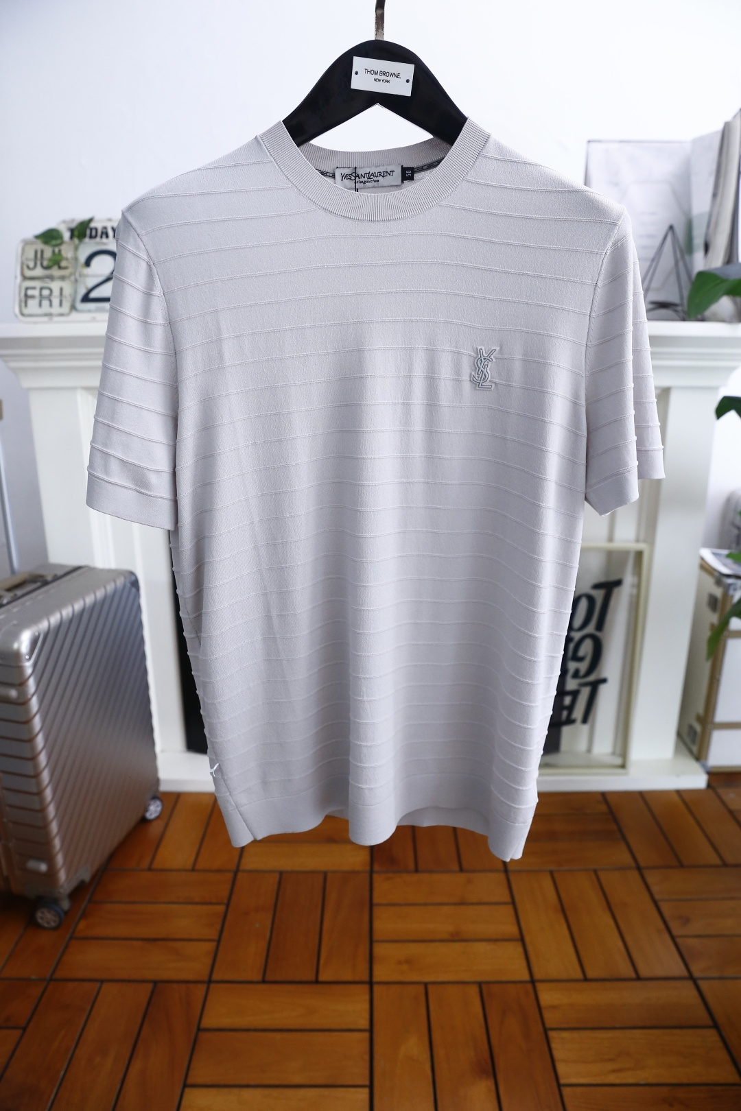 NO:499318,Saint Laurent. New 2025 summer model!  Fashionable men's casual round neck short-sleeved T-shirt!  Luxury classic brand letter LOGO design!  High-end customization, high-version, fashionable and versatile!  It is made of comfortable Yilite fabric and feels super soft and delicate, comfortable to wear, high-end boutique, exquisite OEM factory made on the upper body very good, a must-have item for men!  Counter size 48-56, shipped the next day!  ,,saint laurent,T-shirt,tees,t-shirt,alexander wang19860909圣罗兰. 2025夏季新款！时尚男士休闲圆领短袖T恤！奢华经典品牌字母LOGO设计！高端定制 高版本 时尚百搭爆款！采用舒适伊力特面料手感超柔软细腻 穿着亲肤舒适 高端精品 代工厂精细做上身非常赞 男士必备单品！专柜尺码48-56,隔天出货！,,saint laurent,T-shirt,tees，t-shirt,alexander wang,Men's clothing