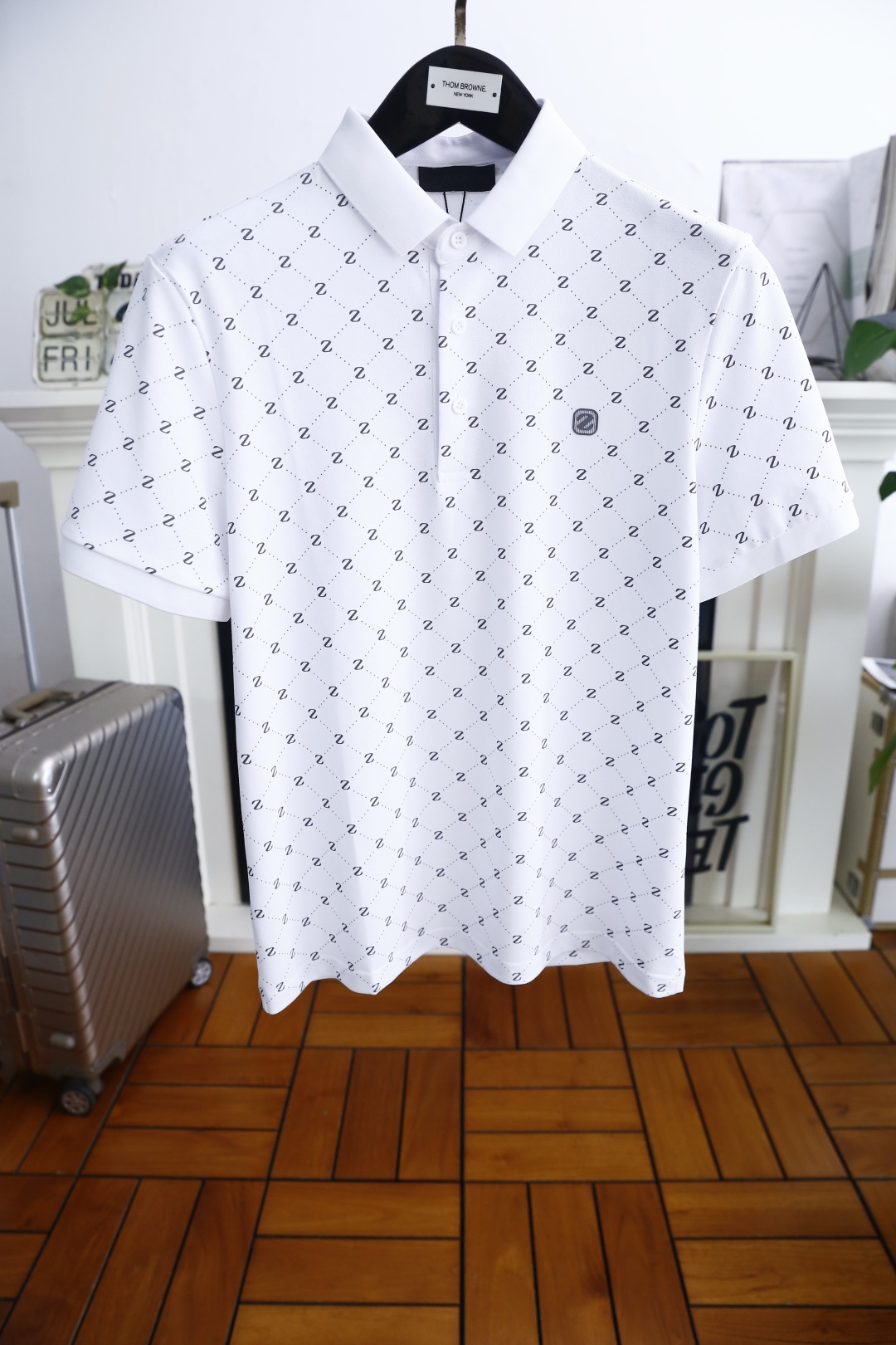 NO:480560,Jeni*/Ze*na. 25 summer new product men's lapel polo shirt luxury classic full-frame brand LOGO with high-end custom versatile styles. Anyone can easily control it. It uses high-end comfortable and breathable fabric!  Those who know the goods must enter!  The style and tailoring are slim styles, which are very exquisite, showing aura and highlighting the exquisiteness of business men. This is the unique feature, the right slim fit, and the upper body effect is very good!  Counter size M-3XL, shipped the next day!  ,zegna,alexander wang19860909杰尼*/Ze*na. 25夏季新品男士翻领polo衫奢华经典满幅品牌LOGO搭配高级定制百搭款式 任何人都可以轻松驾驭 采用高档舒适透气面料！懂货的必须入！版型剪裁属于修身款 非常精致,显气场,又会凸显商务男士的精致,这就是独到之处,恰到好处的修身,上身效果非常赞！专柜尺码M-3XL,隔天出货！,,zegna,alexander wang,Men's clothing