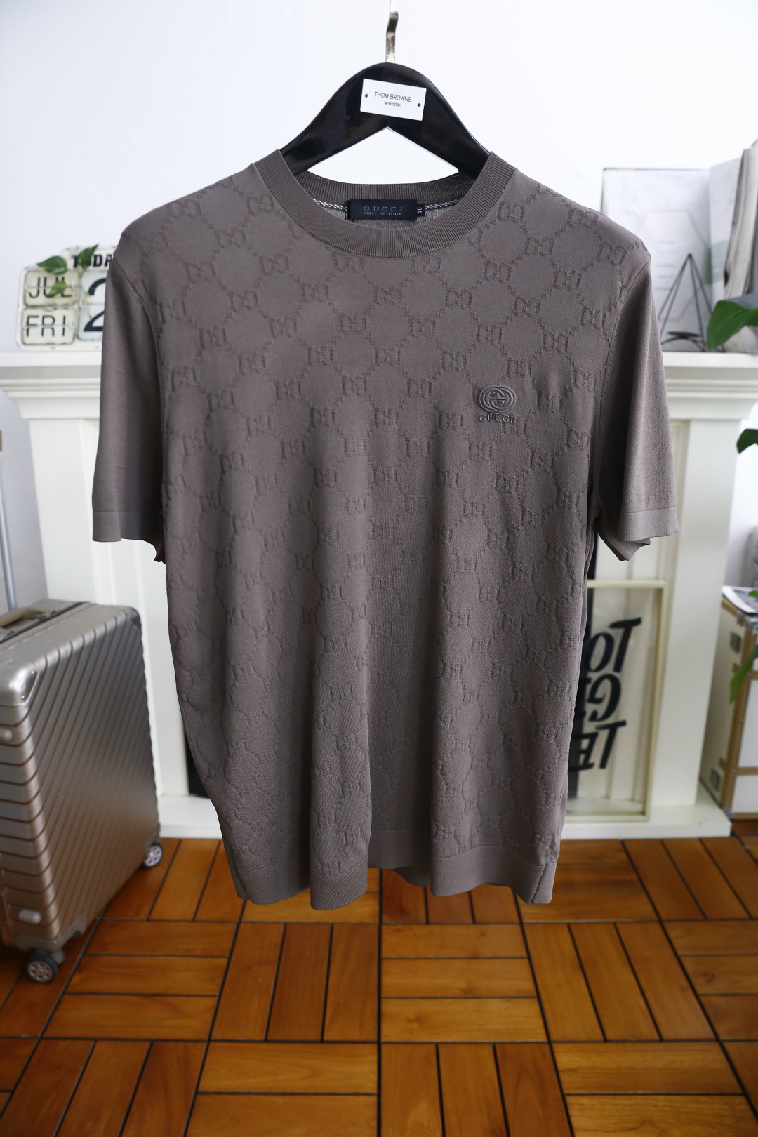 NO:480540,Gucci/Gu*ci. New 2025 summer model!  Fashionable men's casual round neck short-sleeved T-shirt!  Luxury classic brand jacquard LOGO design!  High-end customization, high-version, fashionable and versatile!  It is made of comfortable Yilite fabric and feels super soft and delicate, comfortable to wear, high-end boutique, exquisite OEM factory made on the upper body very good, a must-have item for men!  Counter size 48-56, shipped the next day!  ,gucci,T-shirt,tees,t-shirt,alexander wang19860909古驰/Gu*ci. 2025夏季新款！时尚男士休闲圆领短袖T恤！奢华经典品牌提花LOGO设计！高端定制 高版本 时尚百搭爆款！采用舒适伊力特面料手感超柔软细腻 穿着亲肤舒适 高端精品 代工厂精细做上身非常赞 男士必备单品！专柜尺码48-56,隔天出货！,,gucci,T-shirt,tees，t-shirt,alexander wang,Men's clothing