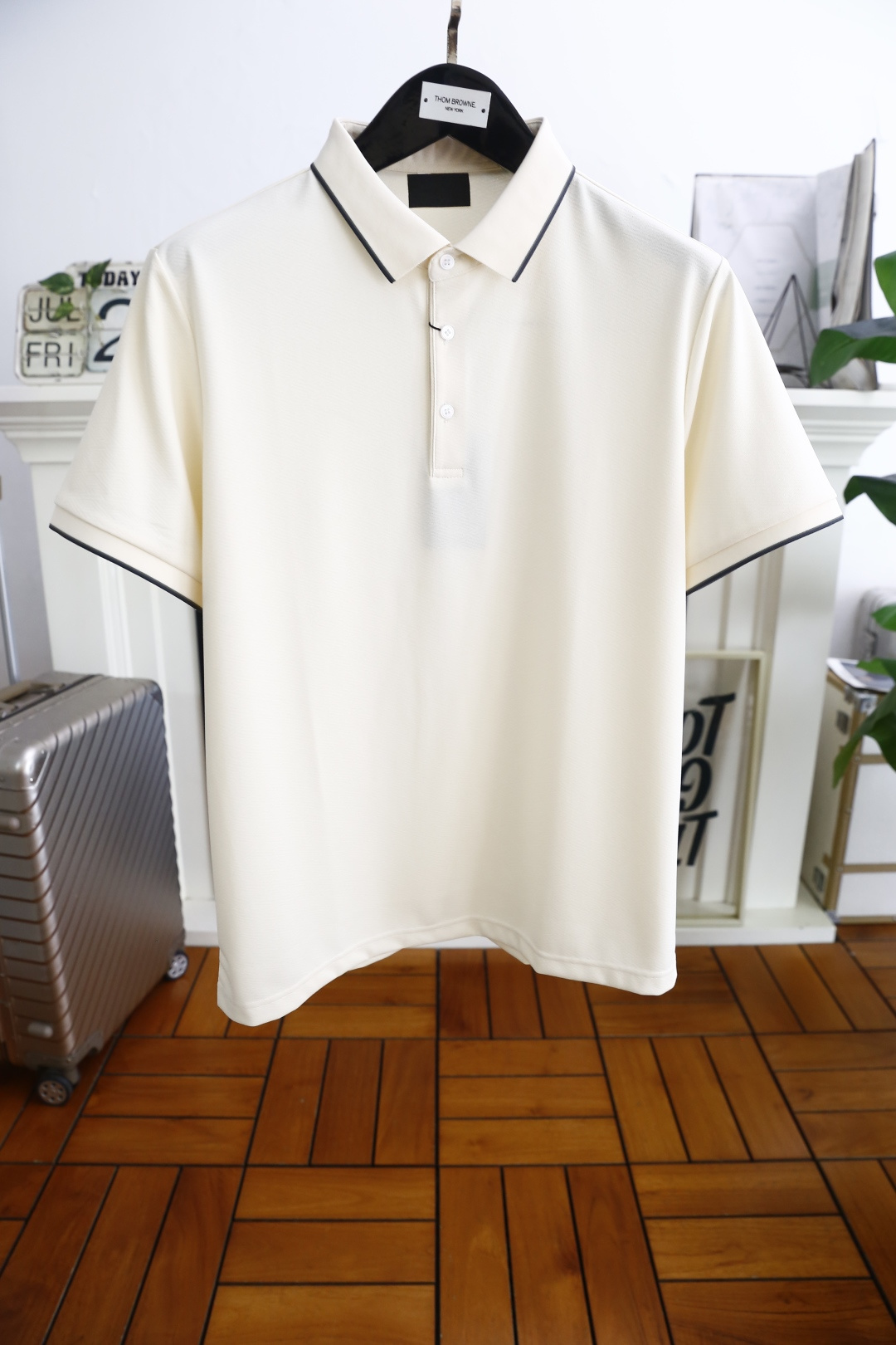 NO:480543,Jeni*/Ze*na. 25 summer new men's lapel POLO luxury classic brand elements matching!  High-end comfortable and breathable fabric!  It is very high-end and understandable. It must be purchased!  The style and tailoring are slim styles, which are very exquisite, showing aura and highlighting the exquisiteness of business men. This is the unique feature, just right slim fit, and the upper body effect is very good!  Counter size M-3XL, shipped the next day!  ,zegna,alexander wang19860909杰尼*/Ze*na. 25夏季新款男士翻领POLO奢华经典品牌元素搭配！采用高档舒适透气面料！非常显档次懂货的必须入！版型剪裁属于修身款 非常精致,显气场,又会凸显商务男士的精致,这就是独到之处,恰到好处的修身,上身效果非常赞！专柜尺码M-3XL,隔天出货！,,zegna,alexander wang,Men's clothing