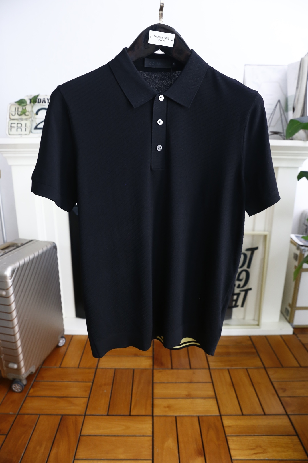 NO:480526,Jerney*. 2025 summer new product men's lapel short-sleeved POLO shirt high-end custom versatile styles that anyone can easily control. It uses high-end top Yilit fabrics!  Luxury classic element design, very high-end and must-have if you understand the goods!  The style and tailoring are slim styles, which are very exquisite, showing aura and highlighting the exquisiteness of business men. This is the unique feature, the right slim fit, and the upper body effect is very good!  Counter size M-3XL, shipped the next day!  ,zegna,T-shirt,alexander wang19860909杰尼*. 2025夏季新品男士翻领短袖POLO衫高级定制百搭款式 任何人都可以轻松驾驭 采用高档顶级伊力特面料！奢华经典元素设计,非常显档次懂货的必须入！版型剪裁属于修身款 非常精致,显气场,又会凸显商务男士的精致,这就是独到之处,恰到好处的修身,上身效果非常赞！专柜尺码M-3XL,隔天出货！,,zegna,T-shirt,alexander wang,Men's clothing