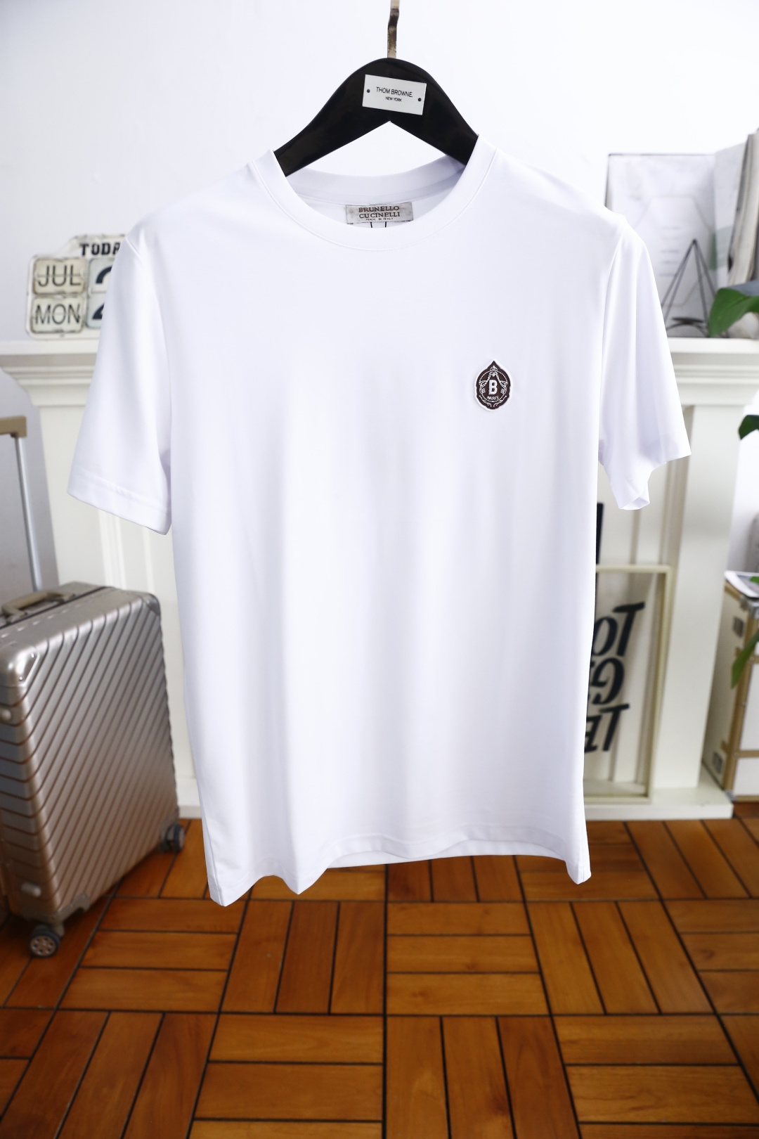 NO:480588,Brunello Cucinelli. 2025 summer new men's short sleeves!  Luxury classic brand customized LOGO design!  High-end customization, fashionable and versatile!  It uses comfortable double mercerized cotton fabric and feels super soft and delicate, comfortable to wear, high-end boutique, fine OEM, very good for the body, a must-have item for men!  Size 48-56, shipped the next day!  brunello cucinelli,T-shirt,alexander wang19860909Brunello Cucinelli. 2025夏季新款男士短袖！奢华经典品牌定制LOGO设计！高端定制 时尚百搭爆款！采用舒适双丝光棉面料手感超柔软细腻 穿着亲肤舒适 高端精品 代工厂精细做上身非常赞 男士必备单品！尺码48-56,隔天出货！,,brunello cucinelli,T-shirt,alexander wang,Men's clothing