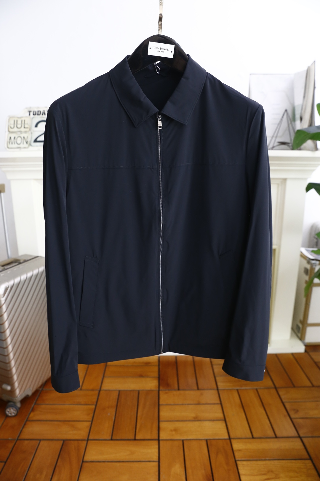 NO:499287,Jeni*/Ze*na. New 2025 summer model!  The luxurious classic lapel zipper jacket is designed with perfect quality. It is a cabinet-in-the-box and is predictable. It has high-end top-quality comfortable fabrics, master-level tailoring, invincible texture, excellent skin-friendly and exquisite craftsmanship, smooth lines, and perfect matching!  Easy to upgrade the sense of fashion, with high recognition, excellent upper body effect, extremely exquisite workmanship, neat and meticulous routes, and can be matched for business or daily leisure!  Counter size M-4XL, shipped the next day!  ,zegna,jackets & coats,alexander wang19860909杰尼*/Ze*na. 2025夏季新款！时尚经典翻领拉链夹克奢华经典品牌元素设计品相完美如斯,属于入柜级别,可预见性的爆款,高级顶级舒适面料,大师级剪裁,质感无敌,亲肤性极佳工艺精湛,线条流畅,完美搭配！轻松将时髦感进阶,有着高强辨识度,上身效果超赞,做工极为考究严谨,走线工整细致,商务抑或日常休闲均可搭配！专柜尺码 M-4XL,隔天出货！,,zegna,jackets & coats,alexander wang,Men's clothing