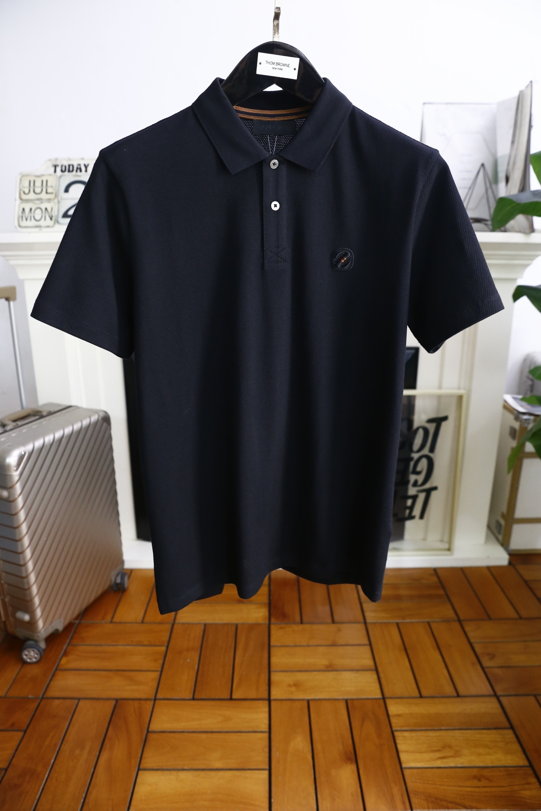 NO:497023,Zenia/Ze*na. 25 summer new product men's lapel polo shirt fashionable and exquisite double button design!  Brand letter LOGO design on chest!  Anyone can easily control it with high-end, comfortable and breathable fabric!  Luxury classic brand element design, very high-end and must-have if you understand the goods!  The style and tailoring are slim styles, which are very exquisite, showing aura and highlighting the exquisiteness of business men. This is the unique feature, just right slim fit, and the upper body effect is very good!  Counter size M-3XL, shipped the next day!  ,zegna,alexander wang19860909杰尼亚/Ze*na. 25夏季新品男士翻领polo衫时尚精致双扣设计！胸前品牌字母LOGO设计！任何人都可以轻松驾驭 采用高档舒适透气面料！奢华经典品牌元素设计,非常显档次懂货的必须入！版型剪裁属于修身款 非常精致,显气场,又会凸显商务男士的精致,这就是独到之处,恰到好处的修身,上身效果非常赞！专柜尺码M-3XL,隔天出货！,,zegna,alexander wang,Men's clothing