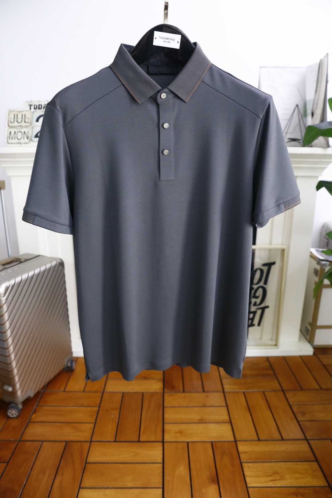 NO:496976,Jeni*/Ze*na. 25 summer new men's lapel POLO classic net edition elements matching!  High-end comfortable and breathable fabric!  It is very high-end and understandable. It must be purchased!  The style and tailoring are slim styles, which are very exquisite, showing aura and highlighting the exquisiteness of business men. This is the unique feature, the right slim fit, and the upper body effect is very good!  Counter size M-3XL, shipped the next day!  ,zegna,alexander wang19860909杰尼*/Ze*na. 25夏季新款男士翻领POLO经典净版元素搭配！采用高档舒适透气面料！非常显档次懂货的必须入！版型剪裁属于修身款 非常精致,显气场,又会凸显商务男士的精致,这就是独到之处,恰到好处的修身,上身效果非常赞！专柜尺码M-3XL,隔天出货！,,zegna,alexander wang,Men's clothing