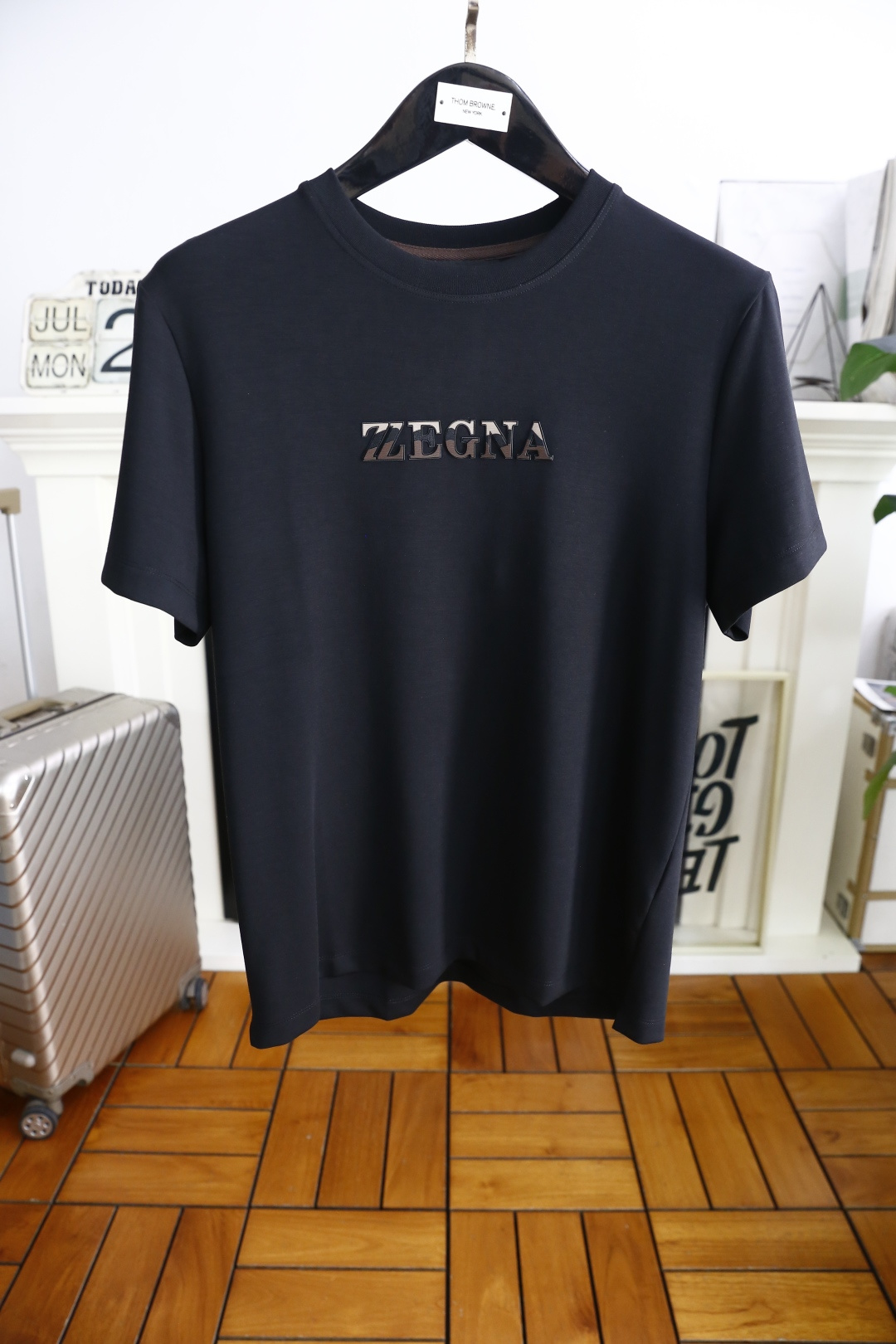 NO:497017,Zenia/Ze*na. New summer style!  Fashionable men's casual round neck short sleeve luxury classic brand letter LOGO design!  High-end customization, high-version, fashionable and versatile!  The European cotton fabric is made of comfortable and customized, and it feels super soft and delicate, and it is comfortable to wear. It is high-end boutique. The fine OEM factory makes it very good. It is a must-have item for men!  Size M-3XL, shipped the next day!  ,zegna,T-shirt,alexander wang19860909杰尼亚/Ze*na. 夏季新款！时尚男士休闲圆领短袖奢华经典品牌字母LOGO设计！高端定制 高版本 时尚百搭爆款！采用舒适定制欧洲棉面料手感超柔软细腻 穿着亲肤舒适 高端精品 代工厂精细做上身非常赞 男士必备单品！尺码M-3XL,隔天出货！,,zegna,T-shirt,alexander wang,Men's clothing