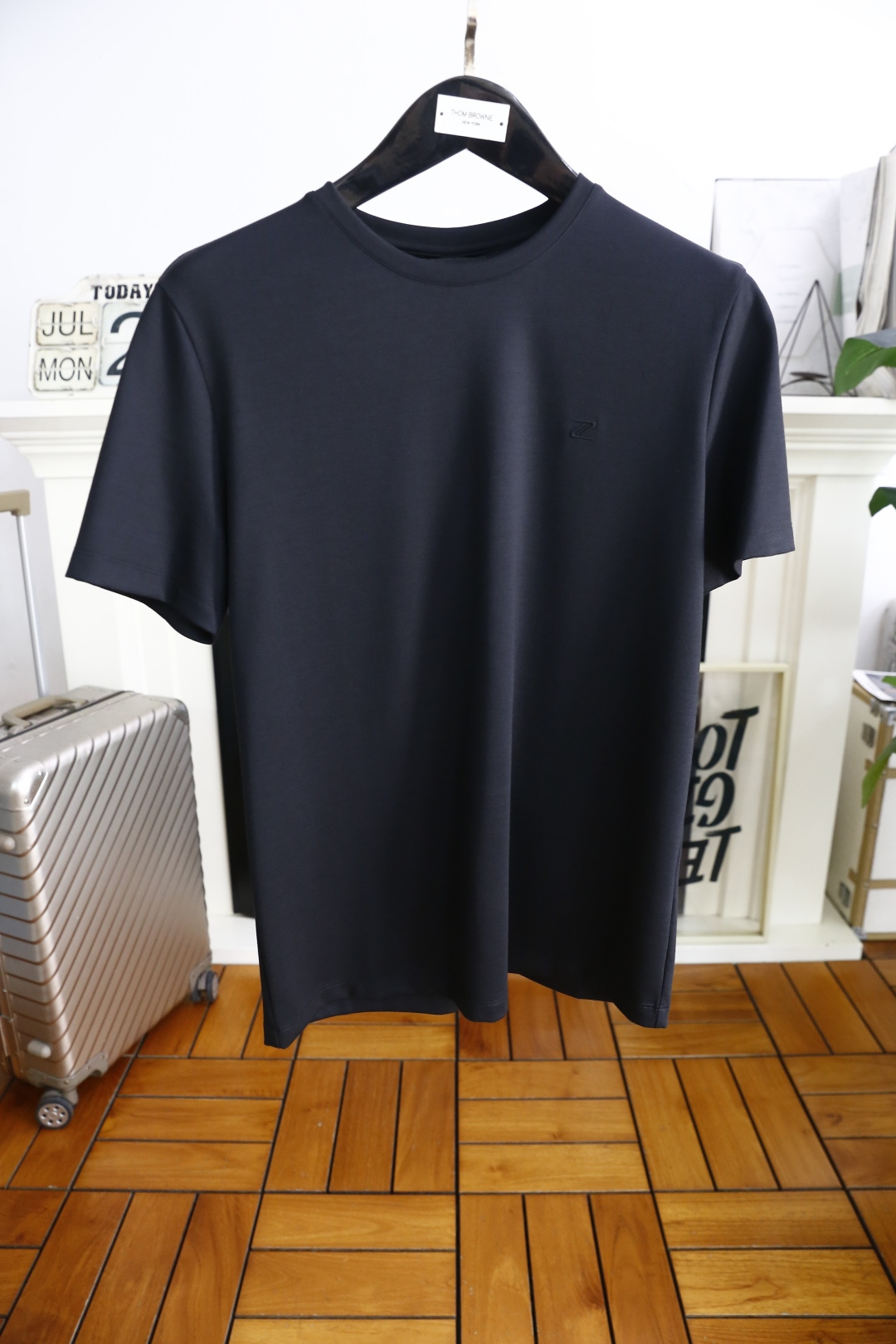 NO:494366,Zenia/Ze*na. New summer style!  Fashionable men's casual round neck short sleeve luxury classic brand letter LOGO design!  High-end customization, high-version, fashionable and versatile!  The European cotton fabric is made of comfortable and customized, and it feels super soft and delicate, and it is comfortable to wear. It is high-end boutique. The fine OEM factory makes it very good. It is a must-have item for men!  Size M-3XL, shipped the next day!  ,zegna,T-shirt,alexander wang19860909杰尼亚/Ze*na. 夏季新款！时尚男士休闲圆领短袖奢华经典品牌字母LOGO设计！高端定制 高版本 时尚百搭爆款！采用舒适定制欧洲棉面料手感超柔软细腻 穿着亲肤舒适 高端精品 代工厂精细做上身非常赞 男士必备单品！尺码M-3XL,隔天出货！,,zegna,T-shirt,alexander wang,Men's clothing