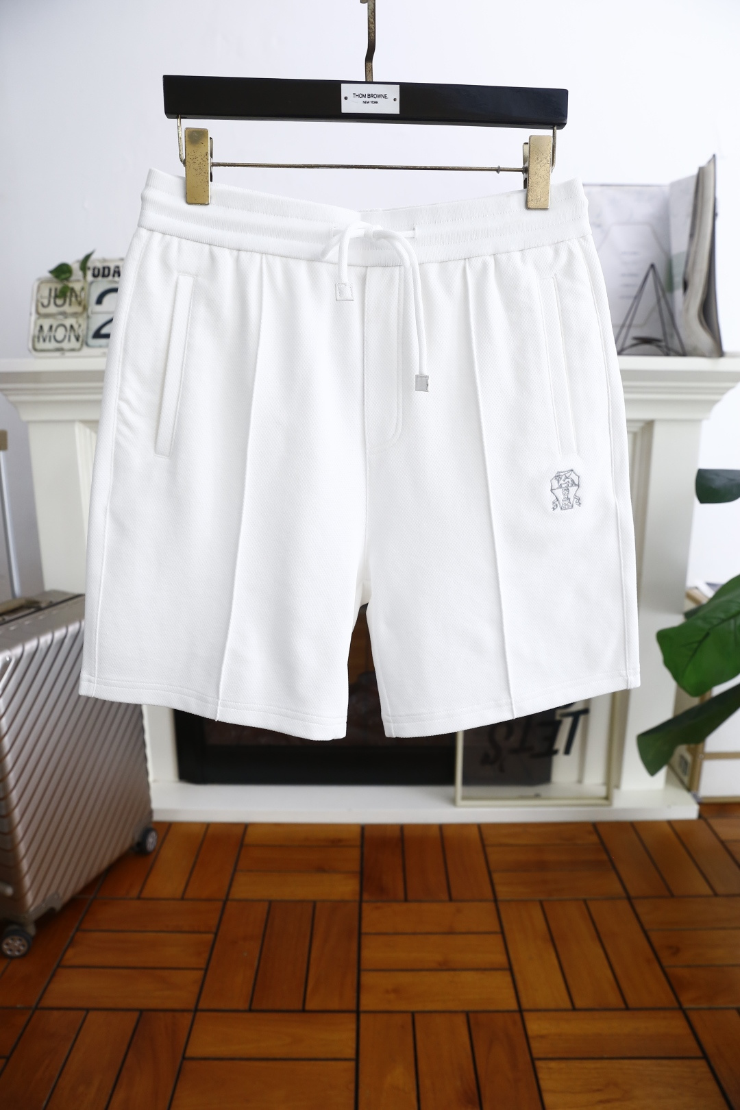 NO:496989,Brunello Cucinelli. New in summer! Fashionable original single men's versatile elastic waist shorts are made of comfortable fabric and skin-friendly. The luxury classic brand original logo design is complete with three standards! Share taste and value. It is very comfortable to wear, low-key and luxurious. It is very classy when worn. There is no need to say much about the trouser style and cutting. The upper body is exquisite and vivid. It is truly first-class and top-quality. It is a real palace-level casual shorts. The upper body is absolutely stylish and extremely luxurious. It is full of personality, atmospheric and versatile. It is a must-have when going out! Size 48-56, shipped the next day! brunello cucinelli,shorts,alexander wang19860909Brunello Cucinelli. 夏季新品！时尚原單男士百搭松紧腰短裤采用舒适面料亲肤感极佳奢华经典品牌原版logo设计 三标齐全！品味与价值共享 身穿着非常舒适 低调不失奢华 穿出去非常有档次 裤型款式和裁剪亦无需多言 上身精致跃然.真正一等一顶级质料 真正殿堂级的休闲短裤 上身绝对的有型 极度奢华 个性十足,大气且百搭,出街必备！尺码48-56,隔天出货！,,brunello cucinelli,shorts,alexander wang,Men's clothing