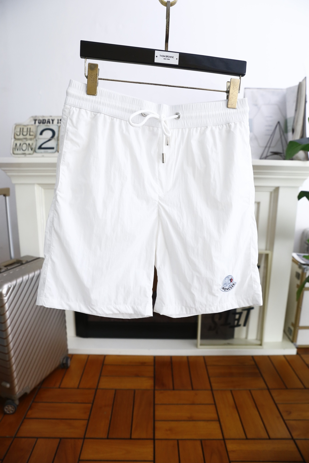 NO:494411,Mo*cler. 25 new summer products!  A must-have artifact for fashionable men's ultra-thin quick-drying shorts in summer!  Luxury brand classic LOGO design!  Fashionable and versatile style!  The upper body is cool, comfortable, and extremely low-key and luxurious. It is very classy when worn. There is no need to say much about the style and cutting of the pants!  A must-have item for travel!  Counter sizes 48-58, shipped the next day!  , Moncler, shorts, alexander wang19860909蒙口/Mo*cler. 25夏季新品！时尚男士超薄速干短裤夏季必备神器！奢华品牌经典LOGO设计！时尚百搭款式！上身凉快舒适极佳低调不失奢华 穿出去非常有档次 裤型款式和裁剪亦无需多言！出行必备单品！专柜尺码48-58,隔天出货！,,Moncler,shorts,alexander wang,Men's clothing