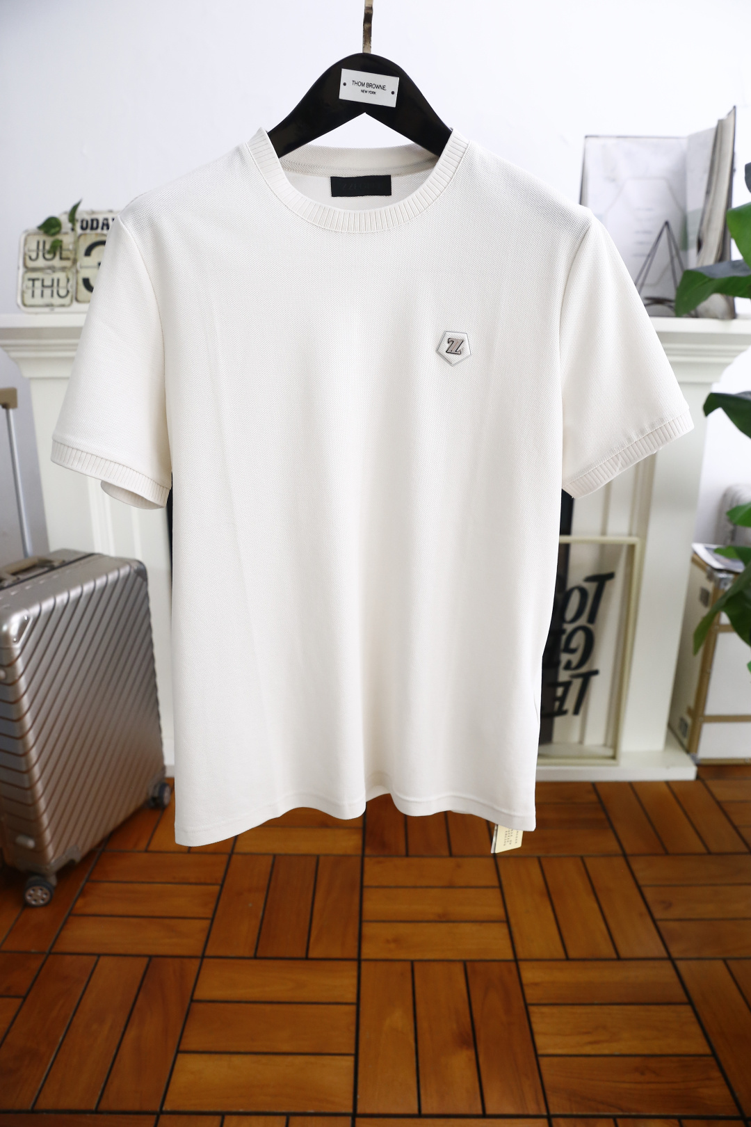 NO:494405,Zenia/Ze*na. New summer style!  Fashionable men's casual round neck short sleeve luxury classic brand letter LOGO design!  High-end customization, high-version, fashionable and versatile!  The European cotton fabric is made of comfortable and customized, and it feels super soft and delicate, and it is comfortable to wear. It is high-end boutique. The fine OEM factory makes it very good. It is a must-have item for men!  Size M-3XL, shipped the next day!  ,zegna,T-shirt,alexander wang19860909杰尼亚/Ze*na. 夏季新款！时尚男士休闲圆领短袖奢华经典品牌字母LOGO设计！高端定制 高版本 时尚百搭爆款！采用舒适定制欧洲棉面料手感超柔软细腻 穿着亲肤舒适 高端精品 代工厂精细做上身非常赞 男士必备单品！尺码M-3XL,隔天出货！,,zegna,T-shirt,alexander wang,Men's clothing